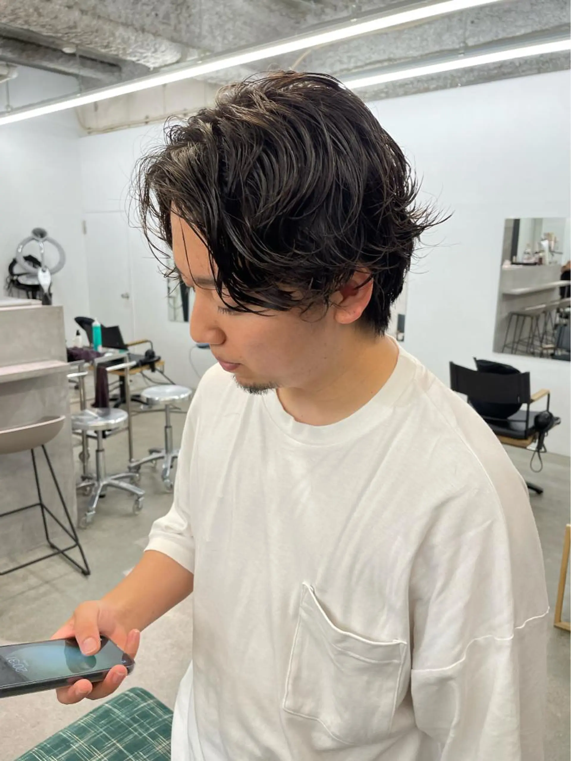 ショート パーマ メンズ メンズパーマ ニュアンスパーマ パーマ、ボブ、透明感 カラー、小須田ゆあのヘアスタイル