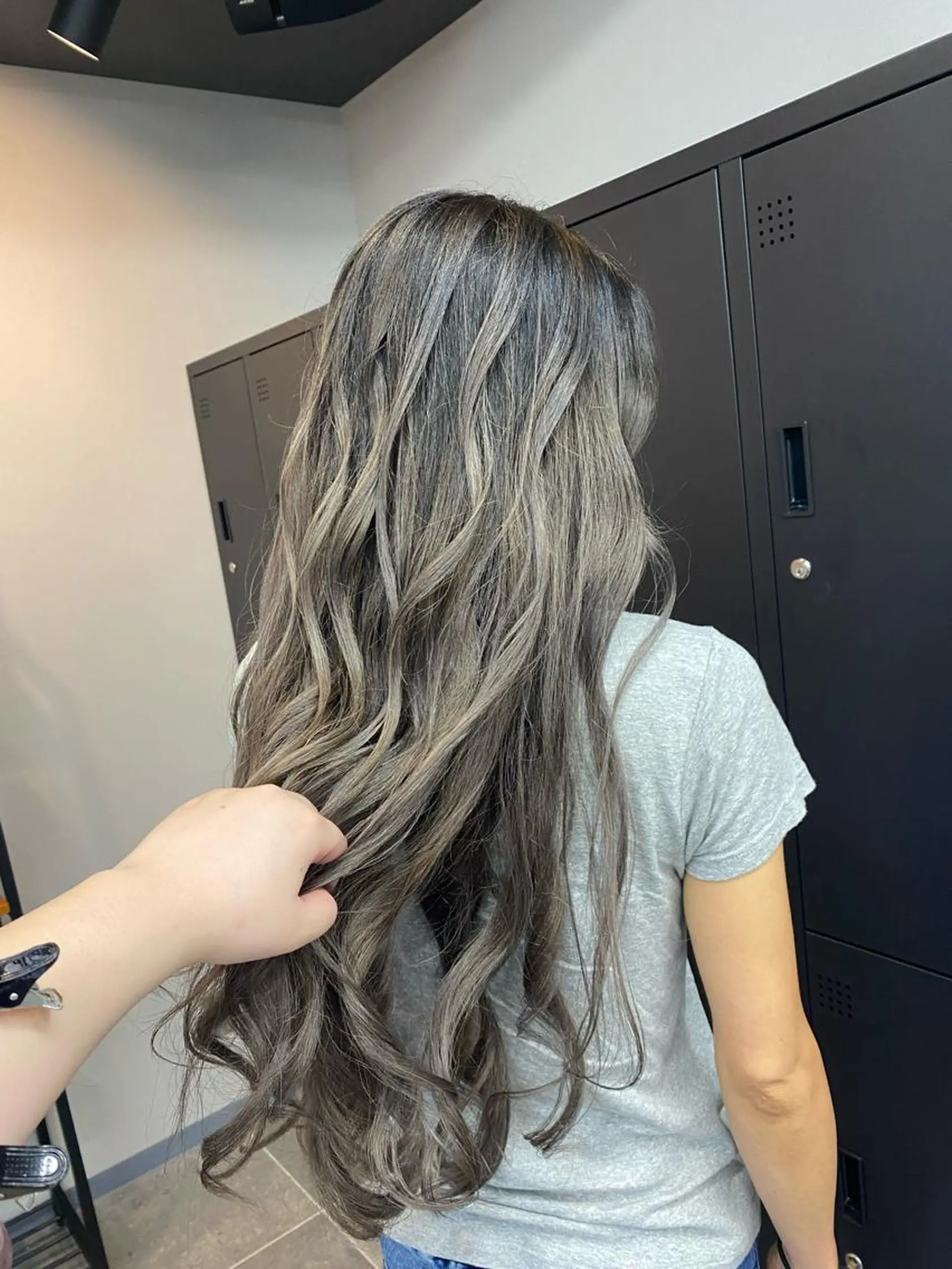 ロング maco 艶感ハイトーン🦋のヘアスタイル