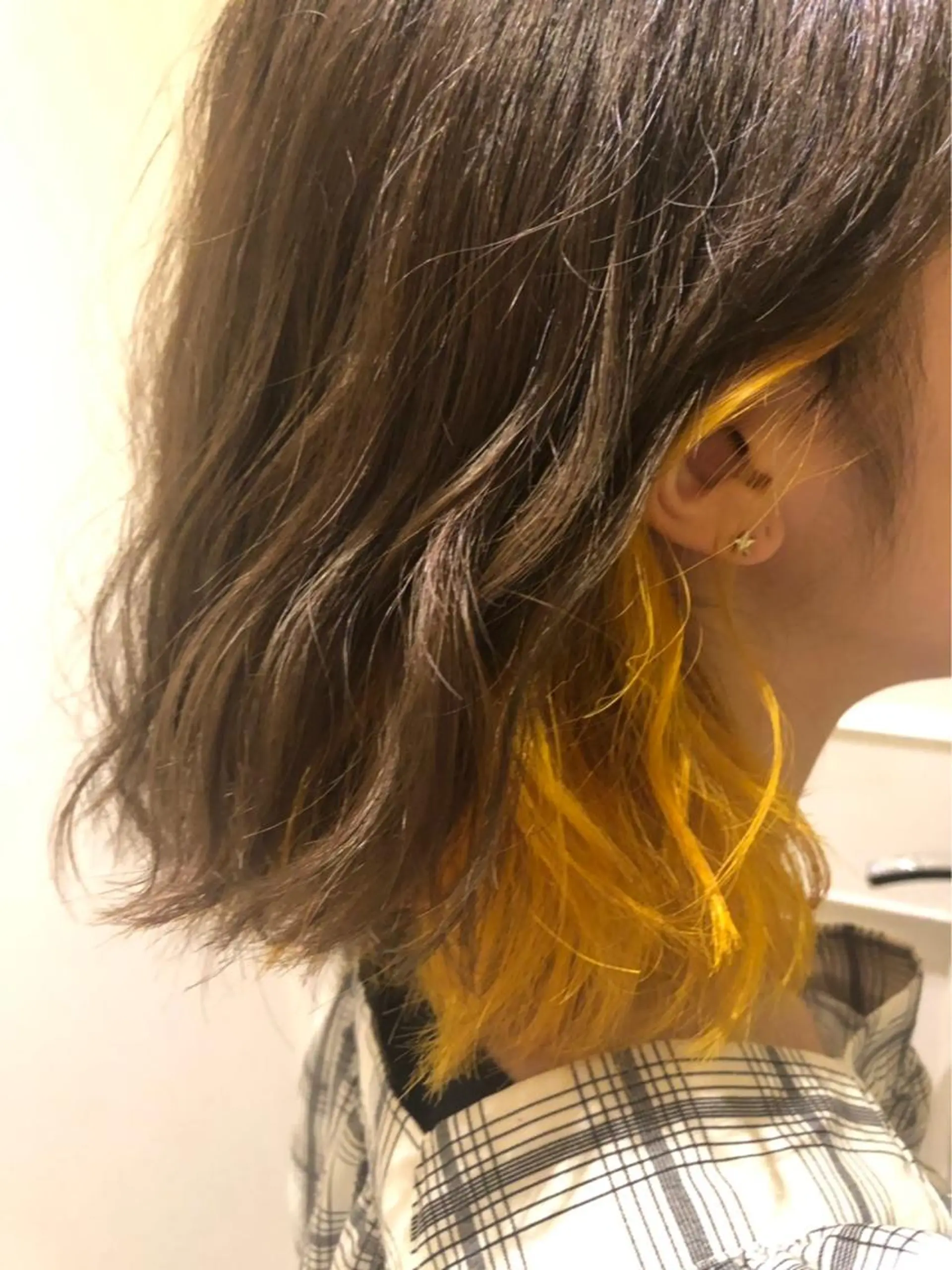 ミディアム カラー インナーカラー イエローカラー オーガニックカラー/ 髪質改善/暗髪/ボブのヘアスタイル