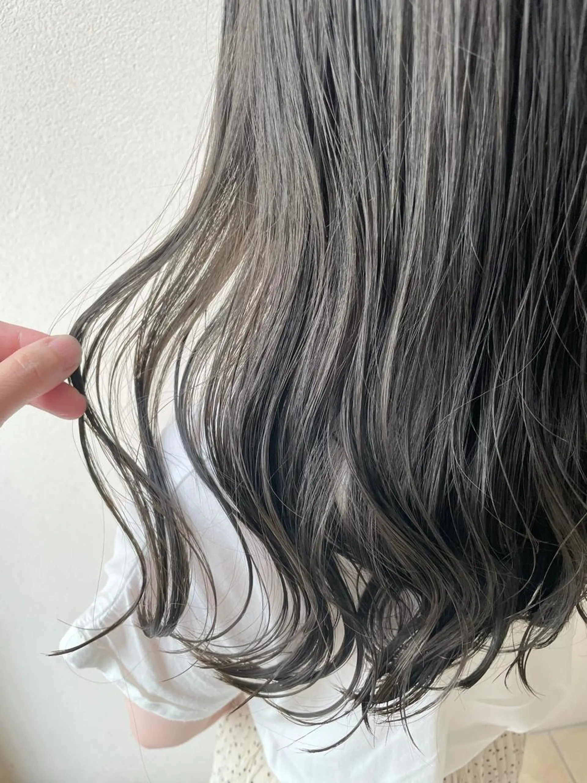 ロング カラー グレージュ オリーブグレージュ オリーブグレー 沢田 瞳のヘアスタイル