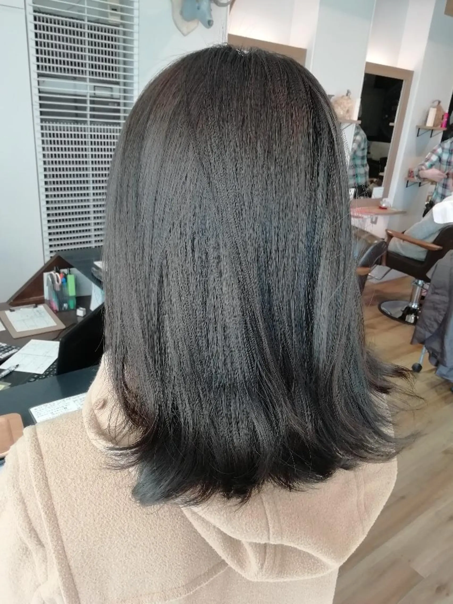 カラー アッシュ アッシュグレー 堀 望美のヘアスタイル