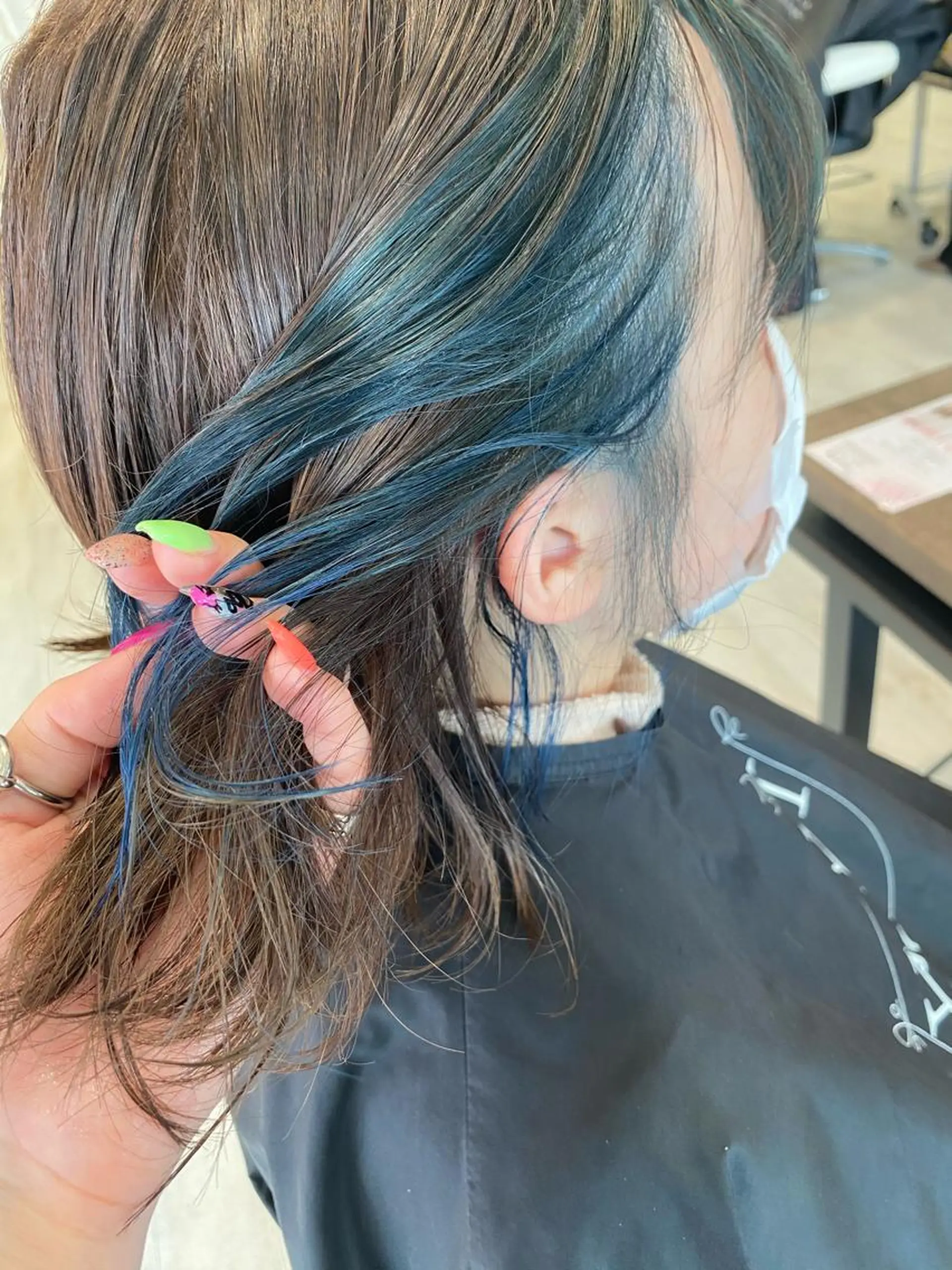 ミディアム カラー ミストバング ベージュ/インナー カラー🤍Rieのヘアスタイル