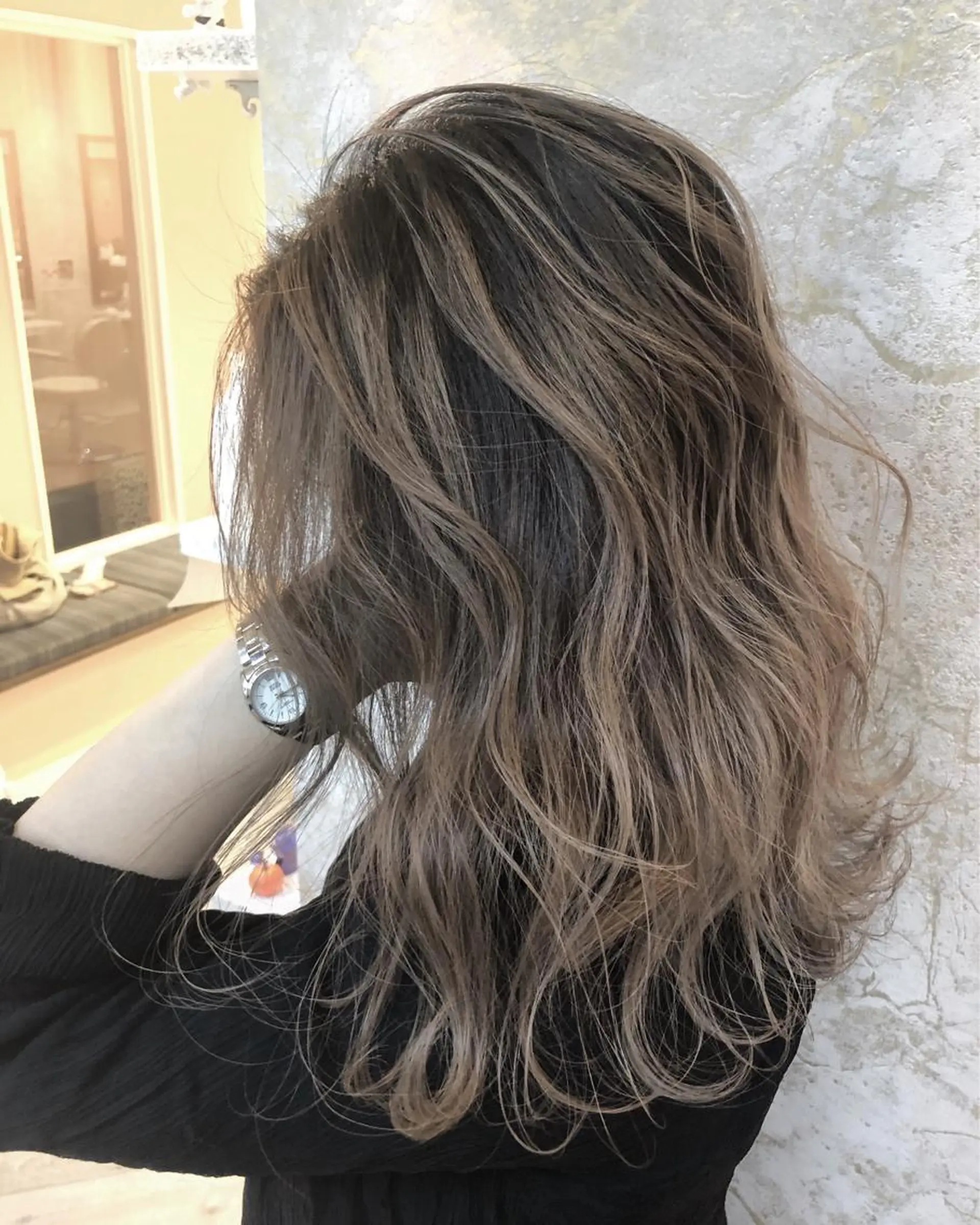 セミロング REVE所属・TAKU 美容師のヘアスタイル