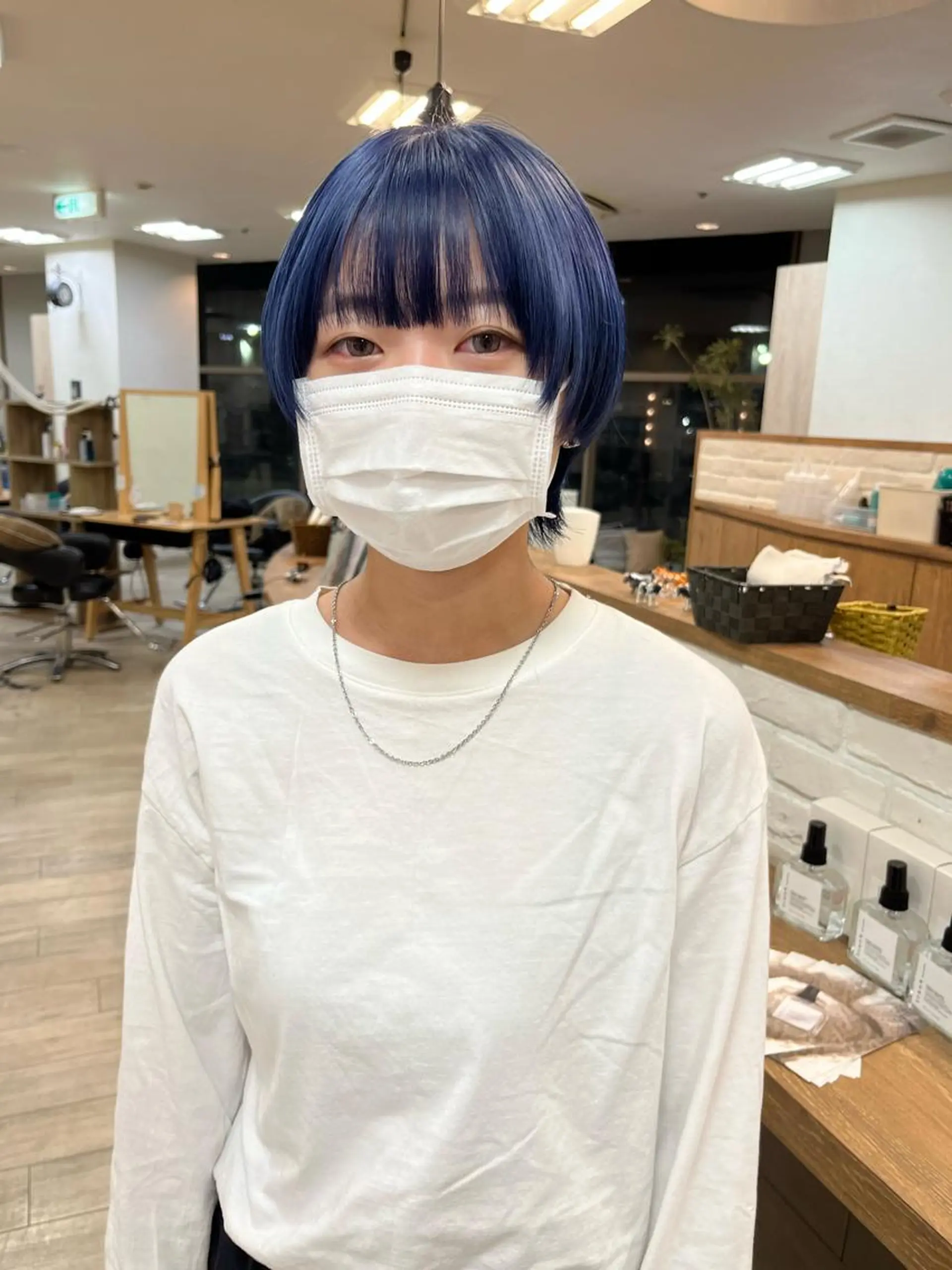 ショート カラー 切りっぱなしボブ ショートボブ ハンサムショート ブリーチ ブルーカラー カット ヘアカラー トリートメント 初めてのショート お任せください✂️のヘアスタイル