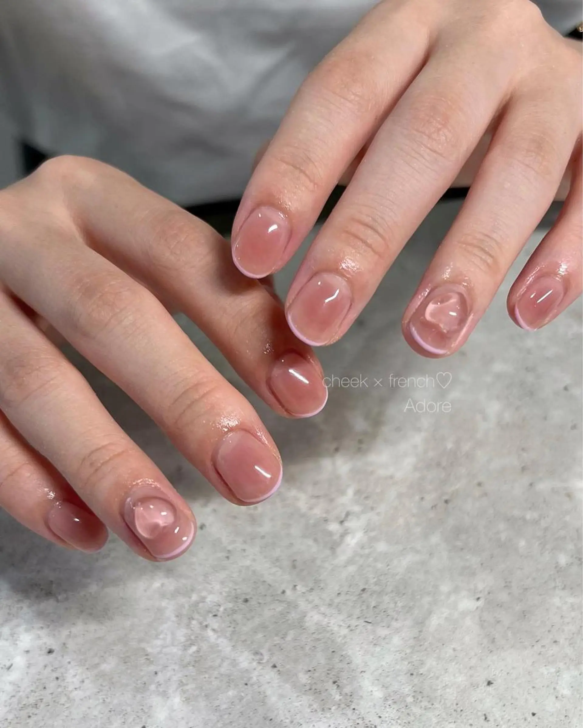 ネイル チークネイル フレンチネイル ハート ピンク ショートネイル ハンドネイル Nail Adore.のネイルデザイン