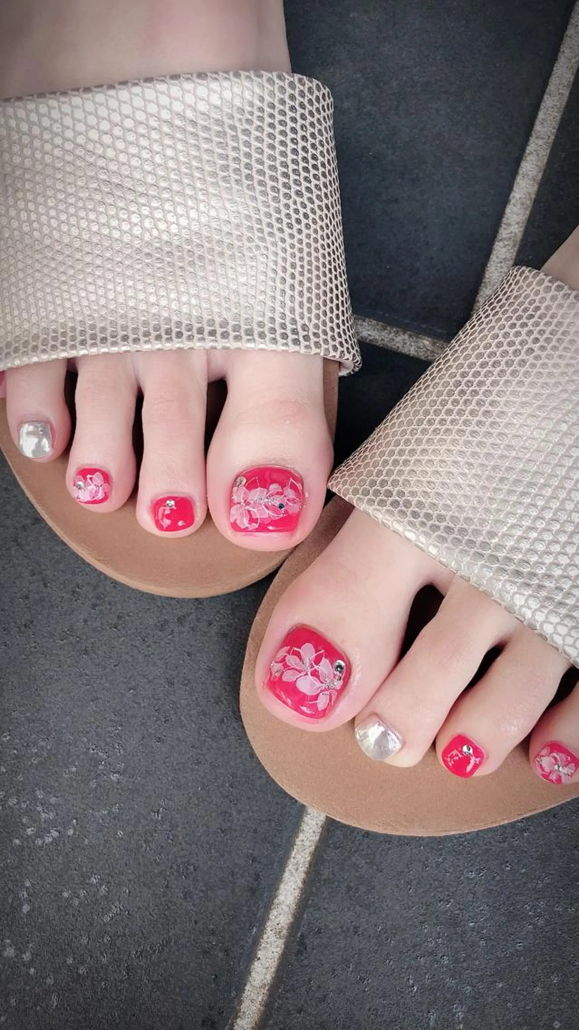 ネイル フラワーネイル フットネイル 赤色 フットネイル * haruのネイルデザイン