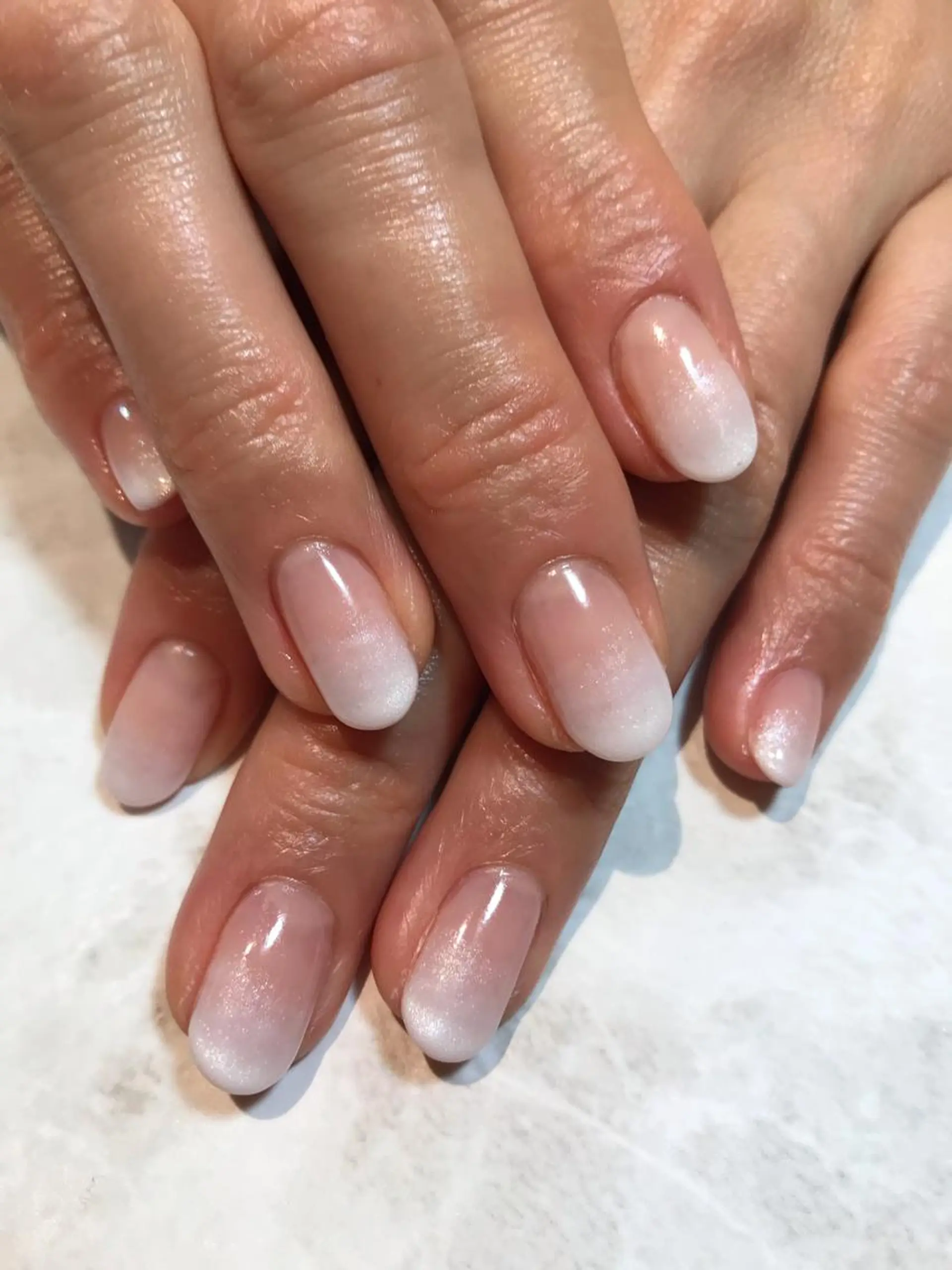 ネイル グラデーション ホワイト ハンドネイル NAILSALON AMULEのネイルデザイン