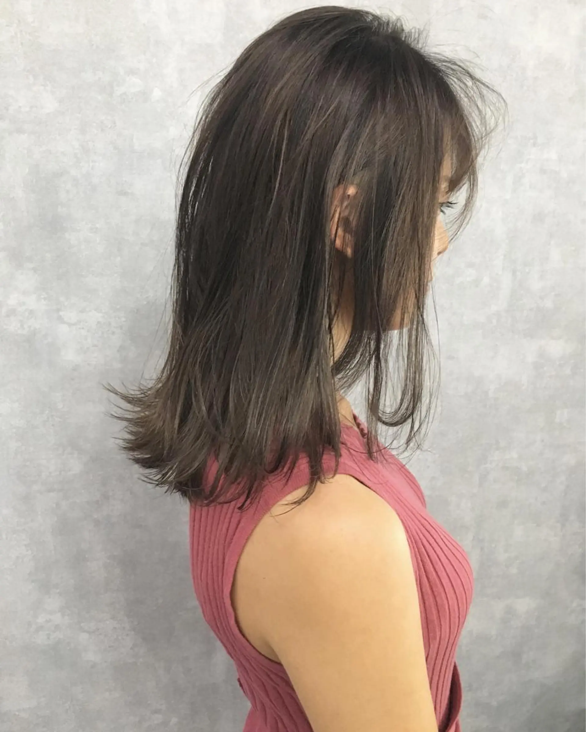 ミディアム カラー グレージュ レイヤーカット BLend 渋谷のヘアスタイル