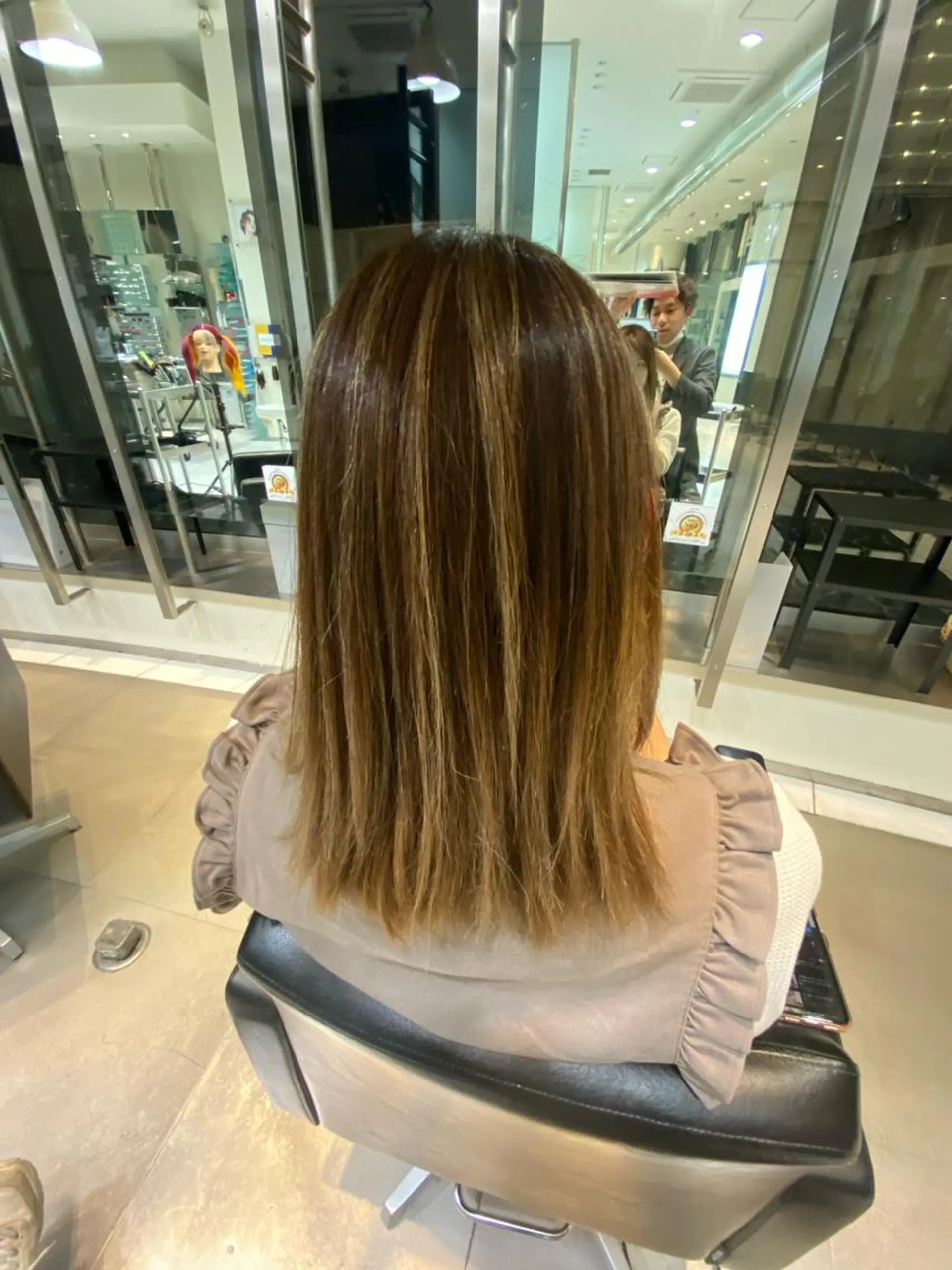 ミディアム カラー バレイヤージュ ベージュカラー レイヤーカット tetote天王寺店所属・SHOTA 大人ショートのヘアスタイル