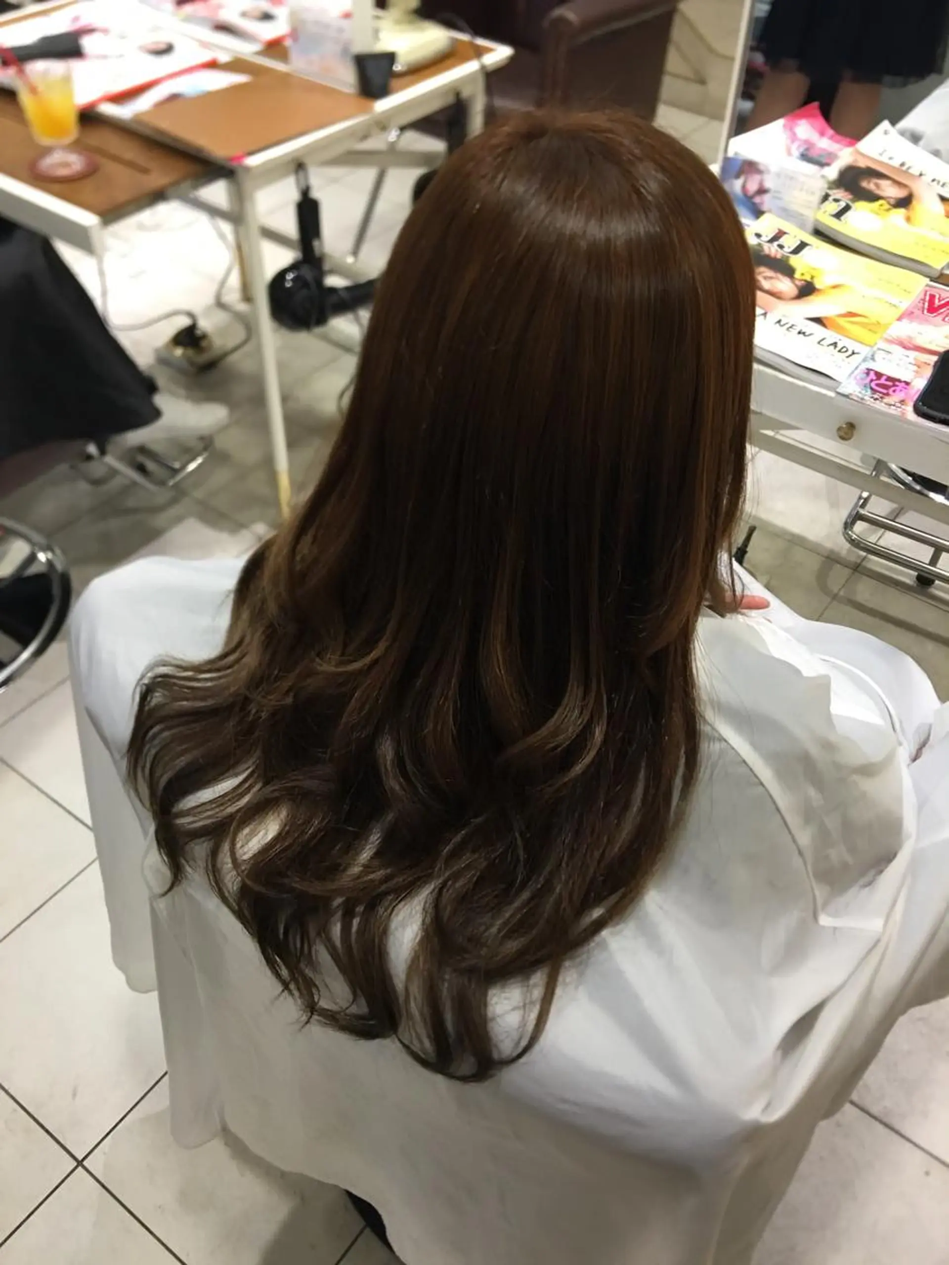 ロング カラー ヘアアレンジ ブラウンカラー ナチュラルブラウン ブリーチカラー🌈 嘉名 真樹のヘアスタイル