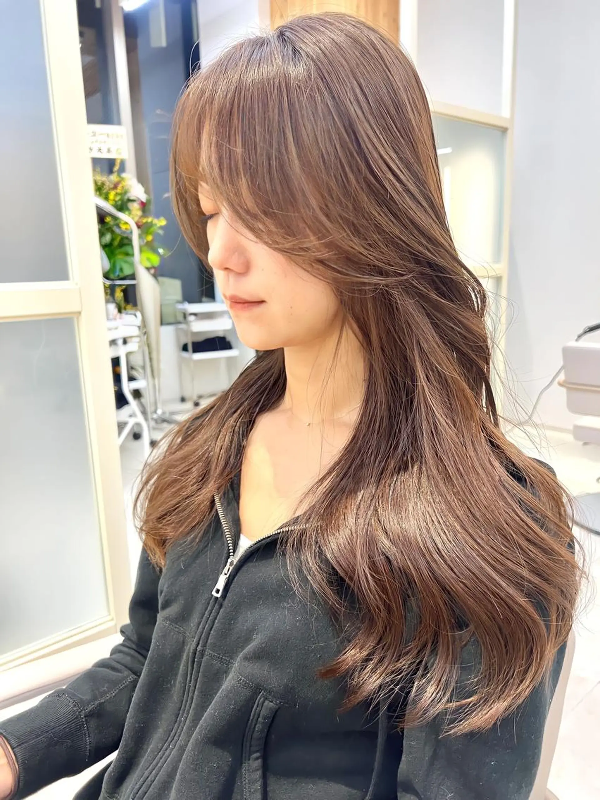 ロング カラー 切りっぱなしボブ ブリーチ グレージュ ハイトーンカラー ボブ カット ヘアカラー トリートメント レイヤー専門家 ダブルカラー修のヘアスタイル