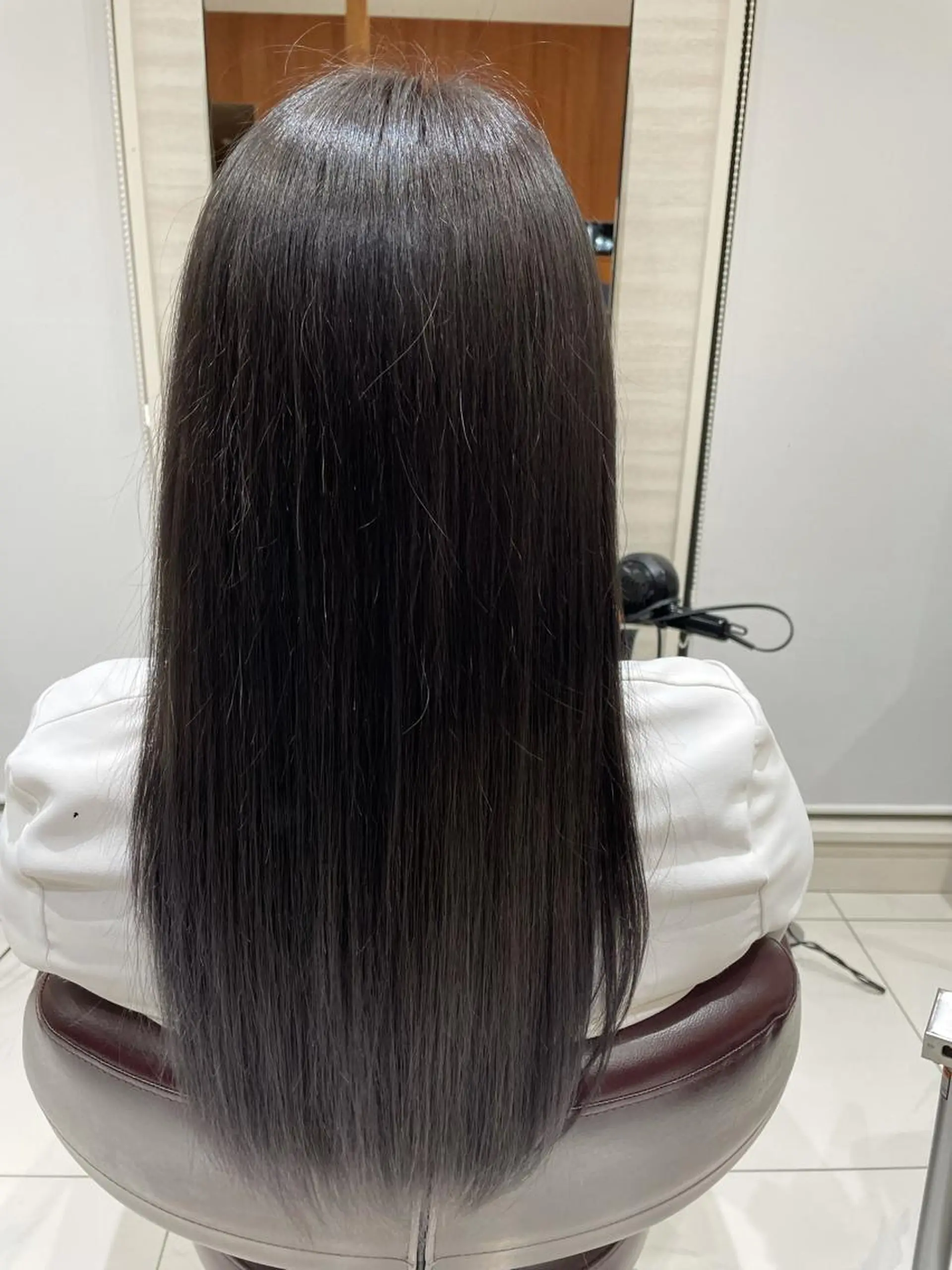 ロング カラー ダークグレー シルバー 松本 唯のヘアスタイル