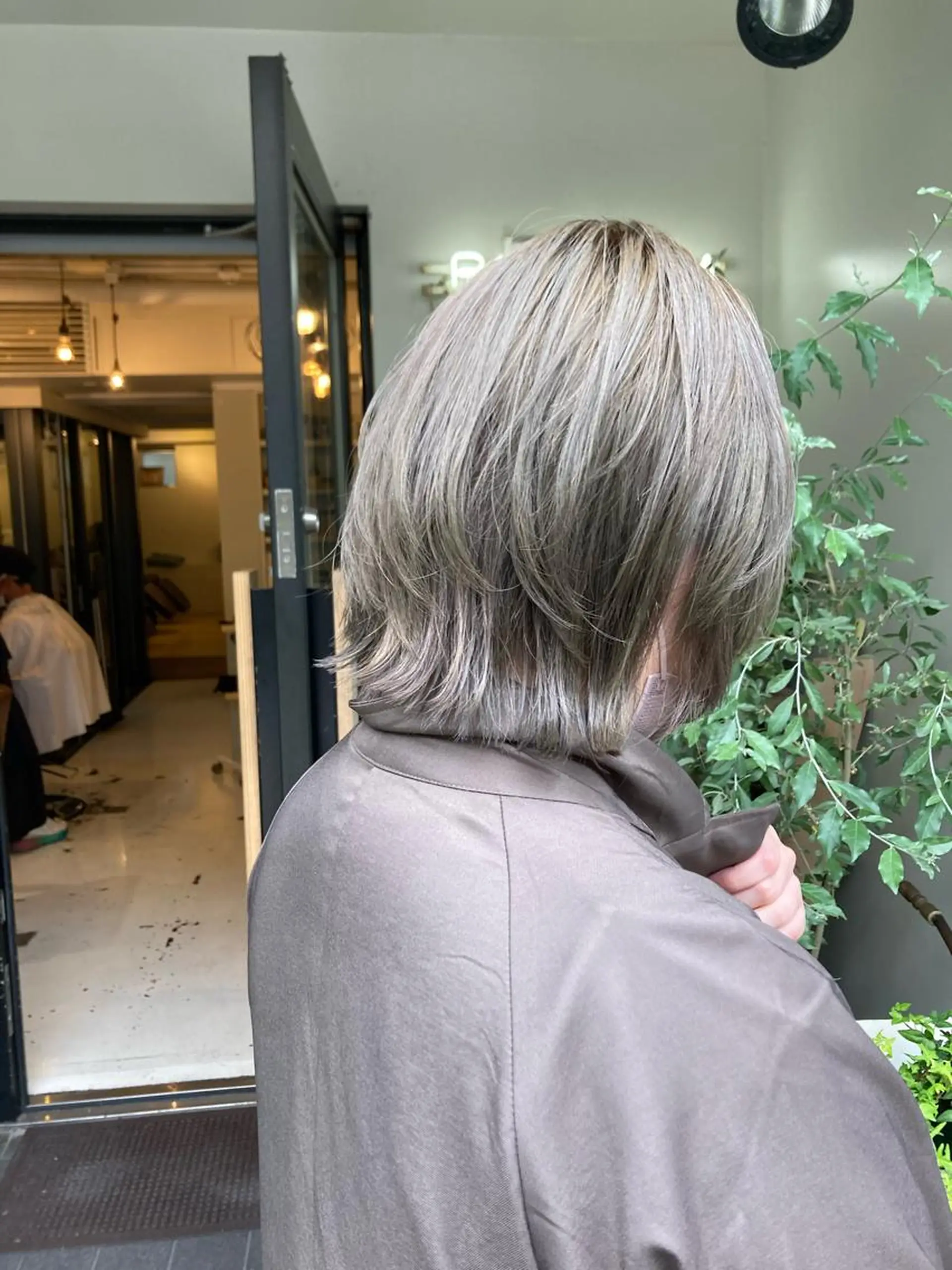 セミロング カラー セミロングパーマ ベージュカラー ブリーチ デザインカラー ダブルカラー ✂︎岡根 京花✂︎のヘアスタイル