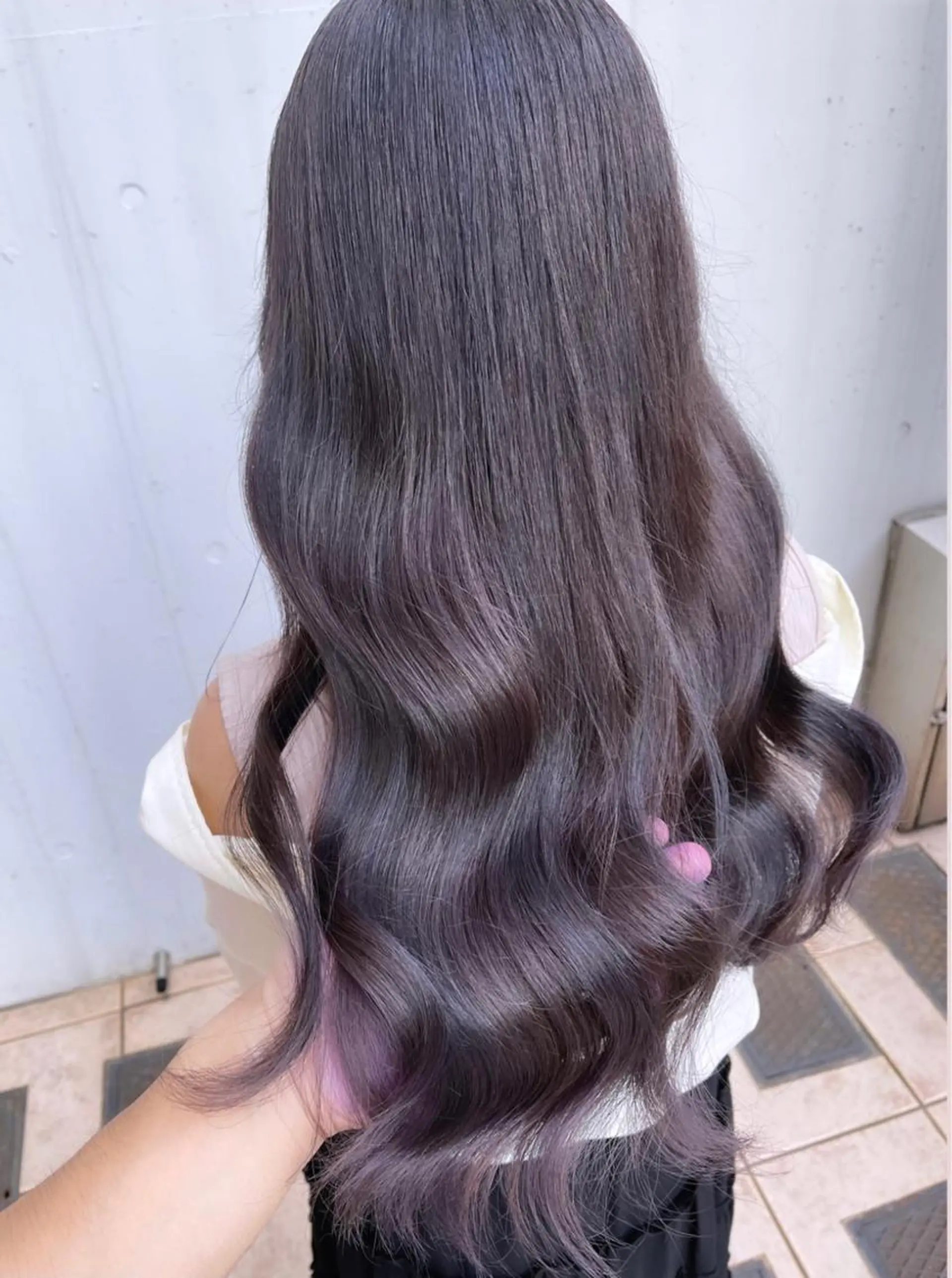 ロング カラー アッシュ ブリーチ ハイライトカラー ラベンダーカラー ラベンダーアッシュ 泉 堅也のヘアスタイル