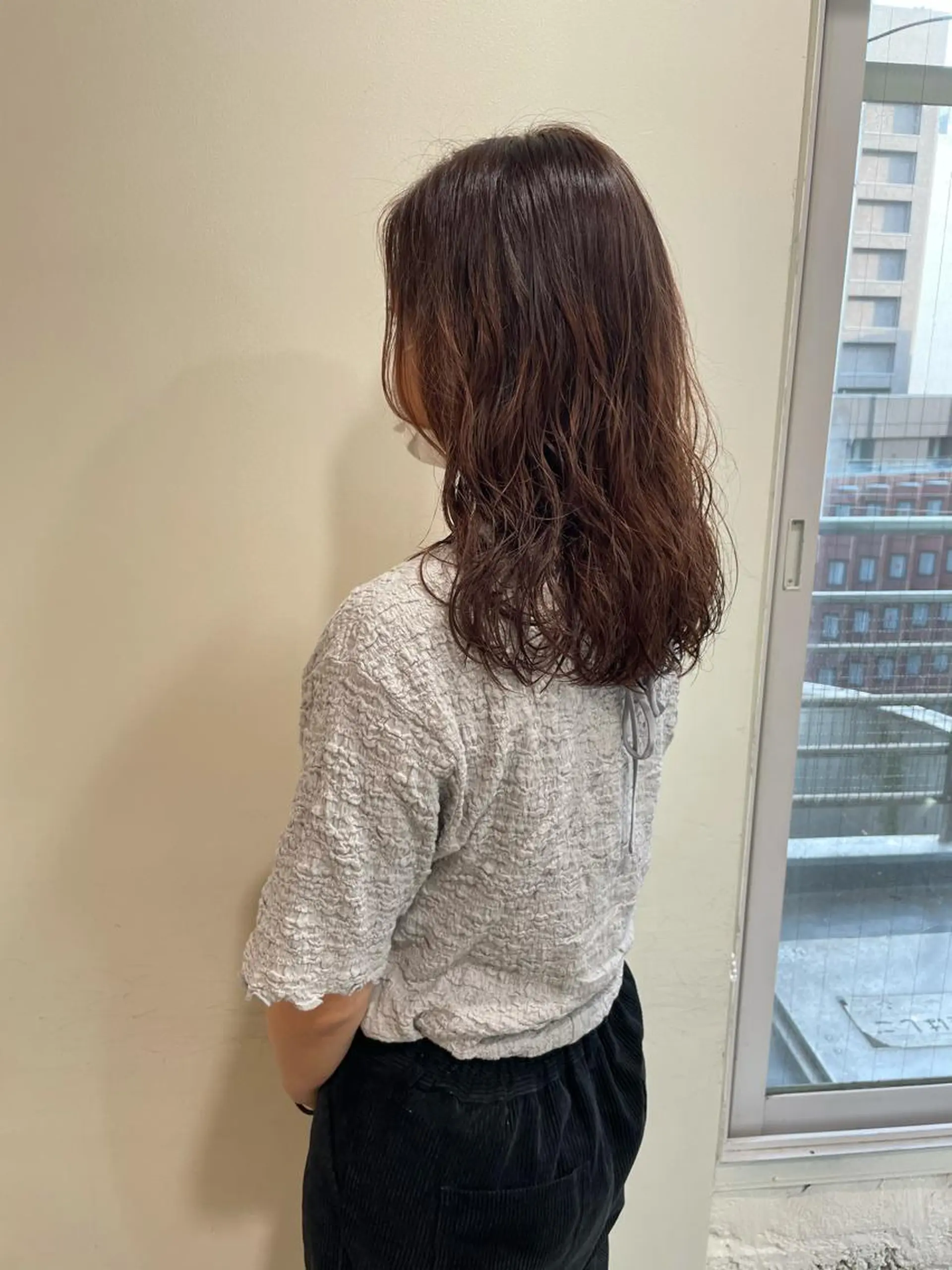 ミディアム カラー パーマ カット ヘアカラー パーマ トリートメント MIOベージュカラー 柔らかいカラーのヘアスタイル