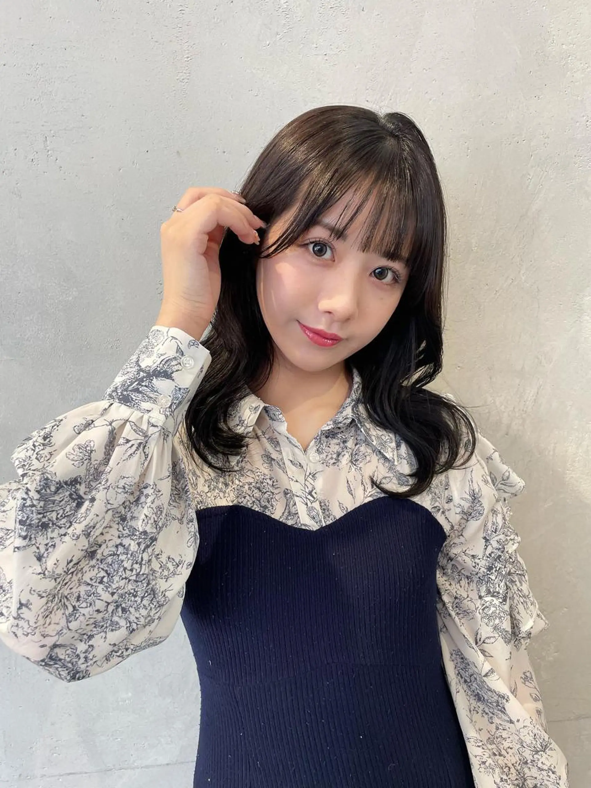 セミロング カラー ヘアアレンジ 耳つぼ屋さん ‎🤍りりのヘアスタイル