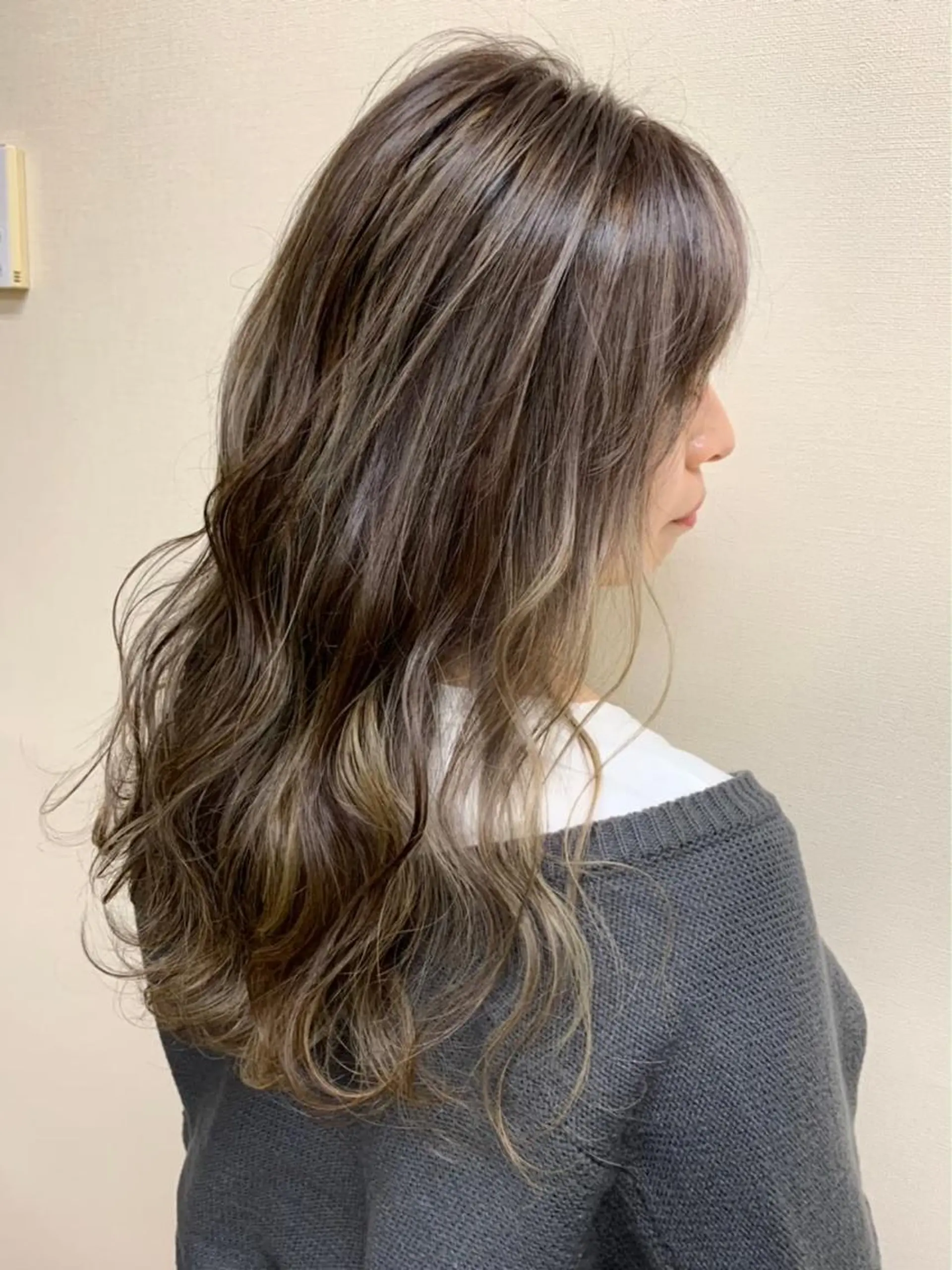 ロング アブアイ所属・🌈艶髪ハイトーン SENAのヘアスタイル