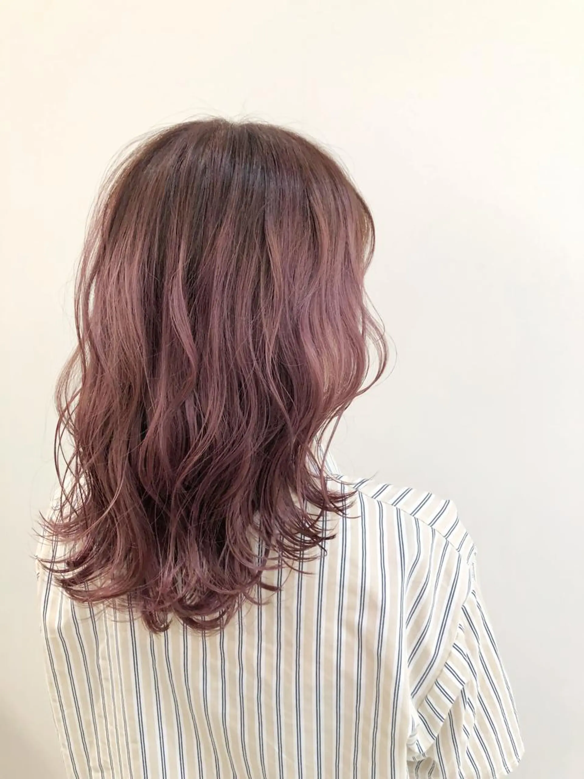 ミディアム due hair 京都駅前店 MILBON オージュア認定サロン【デューヘアー】所属・ハイトーンブリーチ 土坂 由志【京都】のヘアスタイル