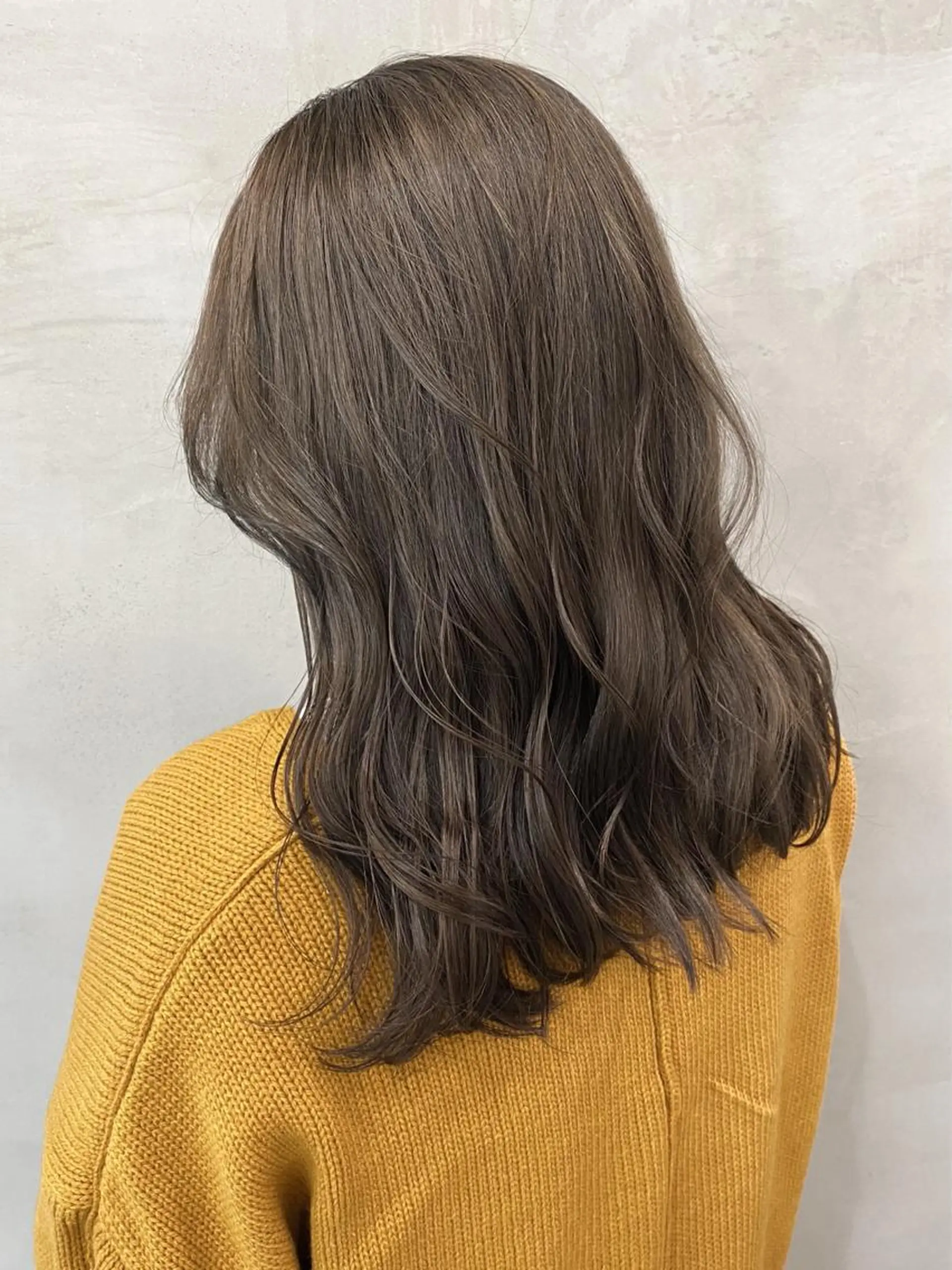 ミディアム カラー ブリーチ グレージュ ブリーチなしカラー オリーブグレージュ オリーブグレー ヘアカラー トリートメント 🫧透明感カラー🫧 OIKAWAのヘアスタイル