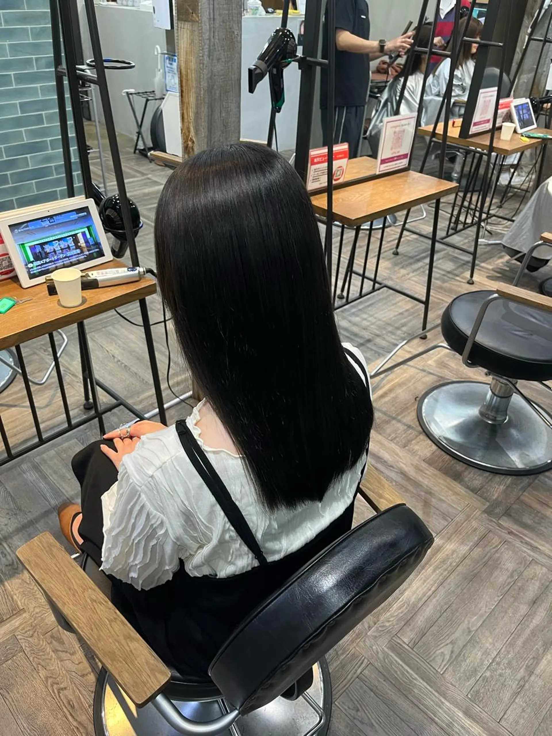 セミロング 村本 優依のヘアスタイル