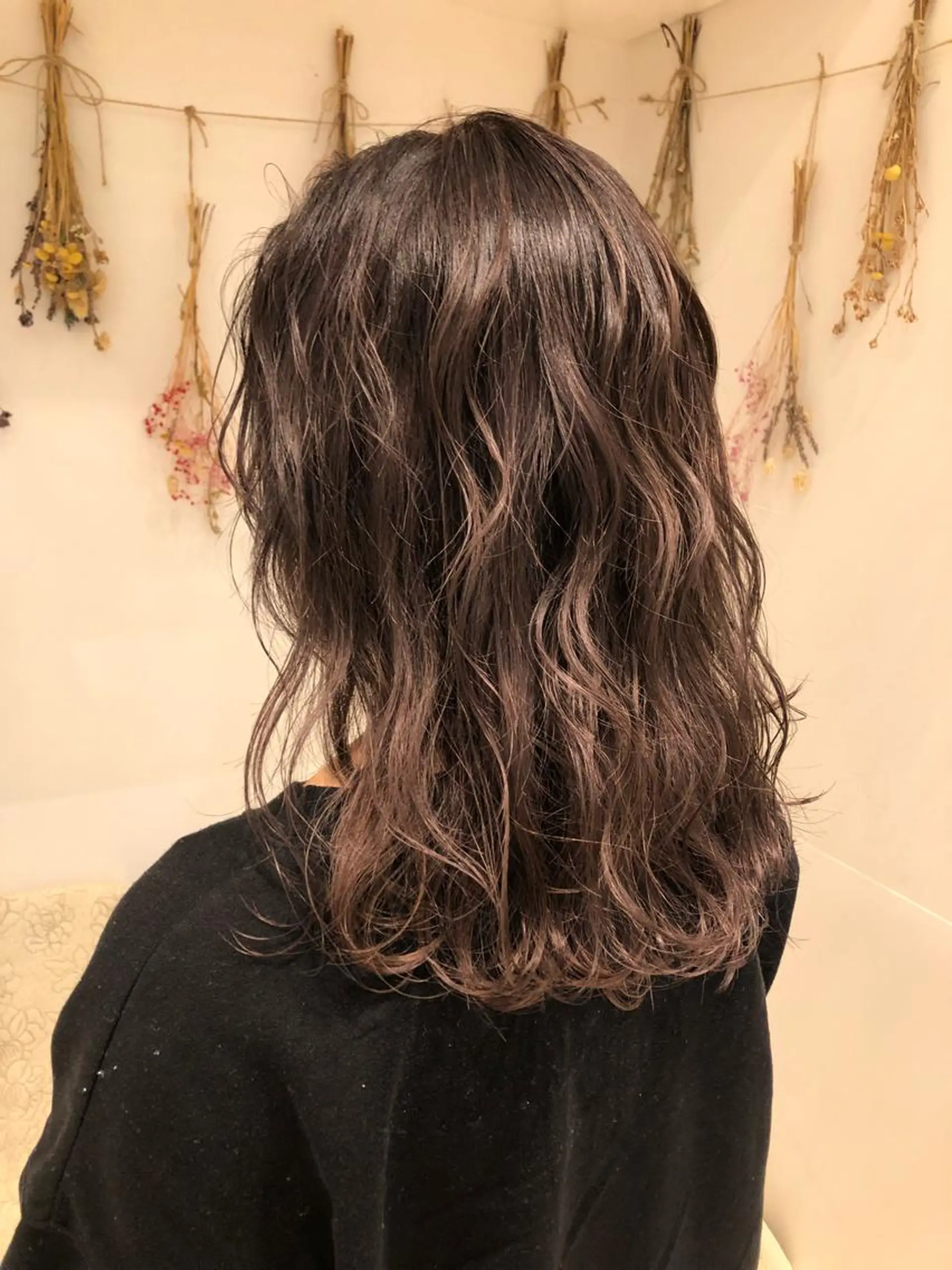 ミディアム カラー グラデーションカラー ハイライトカラー ラベンダーカラー ハイライト はだゆうき @hadadan08のヘアスタイル