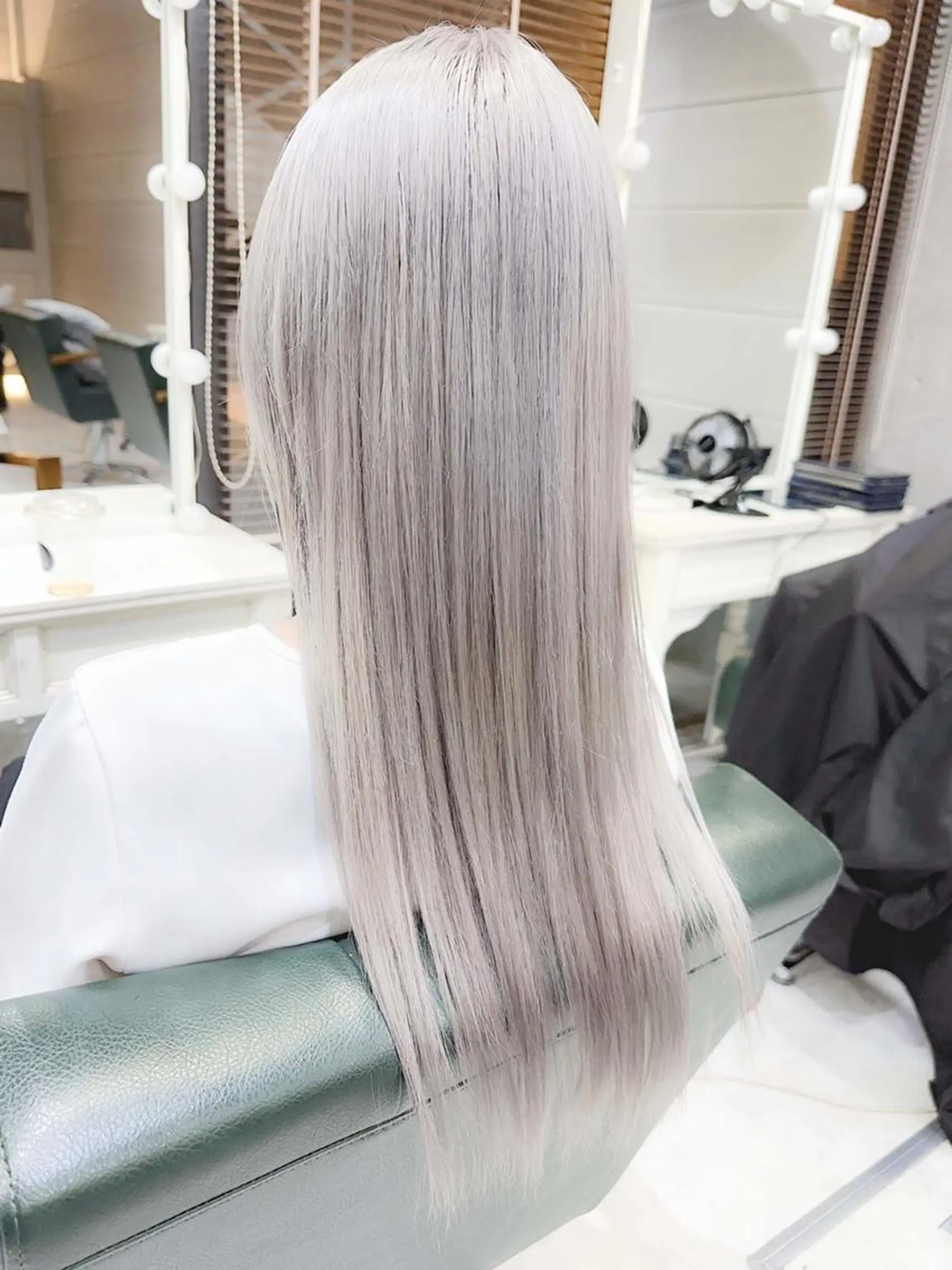 カラー ロング ヘアアレンジ ブリーチ ケアブリーチ 透明感カラー デザインカラー ハイトーンカラー 𝐑𝐈𝐍𝐊𝐀 🐷🖤のヘアスタイル