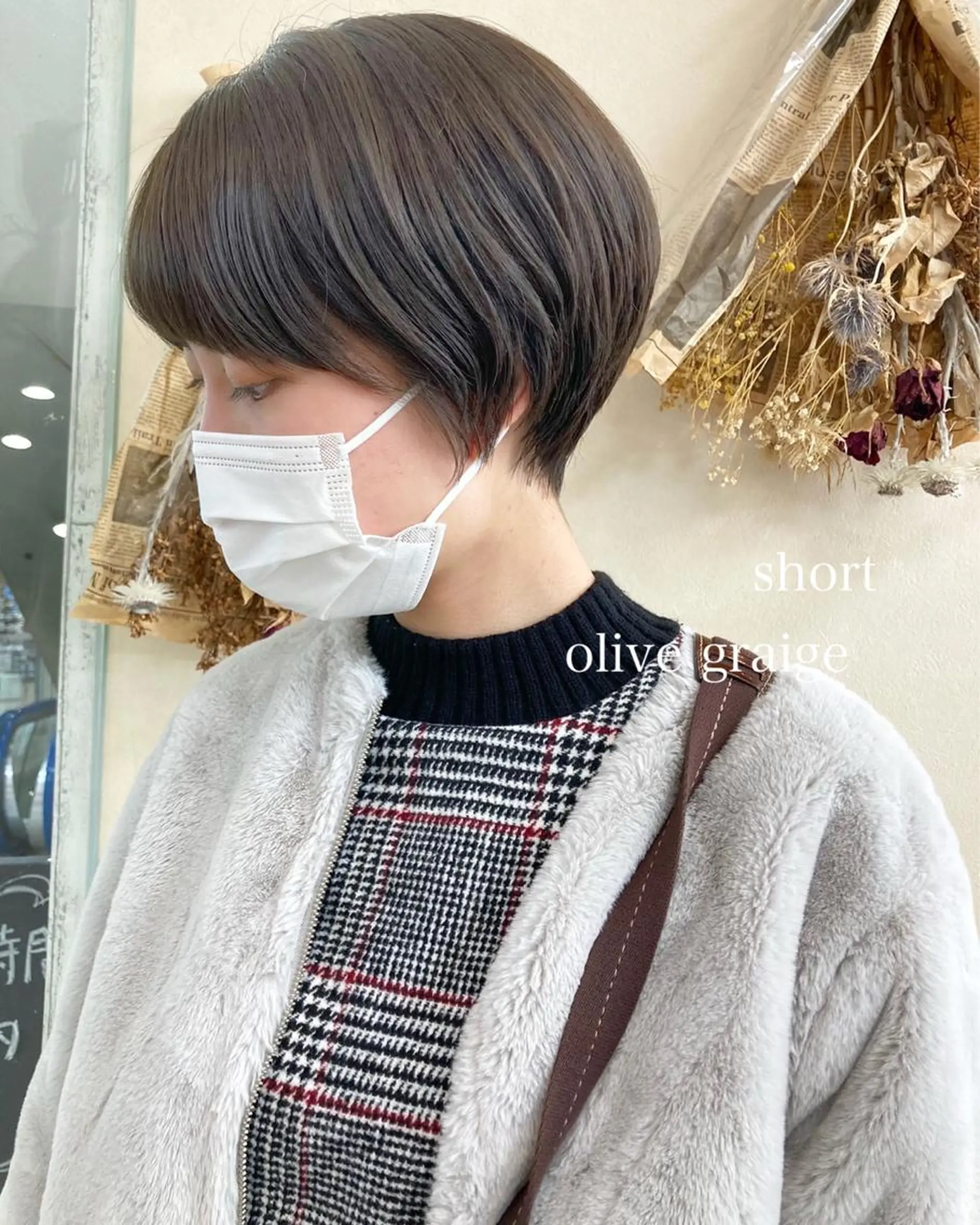 ショート カラー 切りっぱなしボブ ショートボブ ハンサムショート グレージュ オリーブグレージュ カット ヘアカラー トリートメント 朝がちょっと楽しくな るshort･bobのヘアスタイル