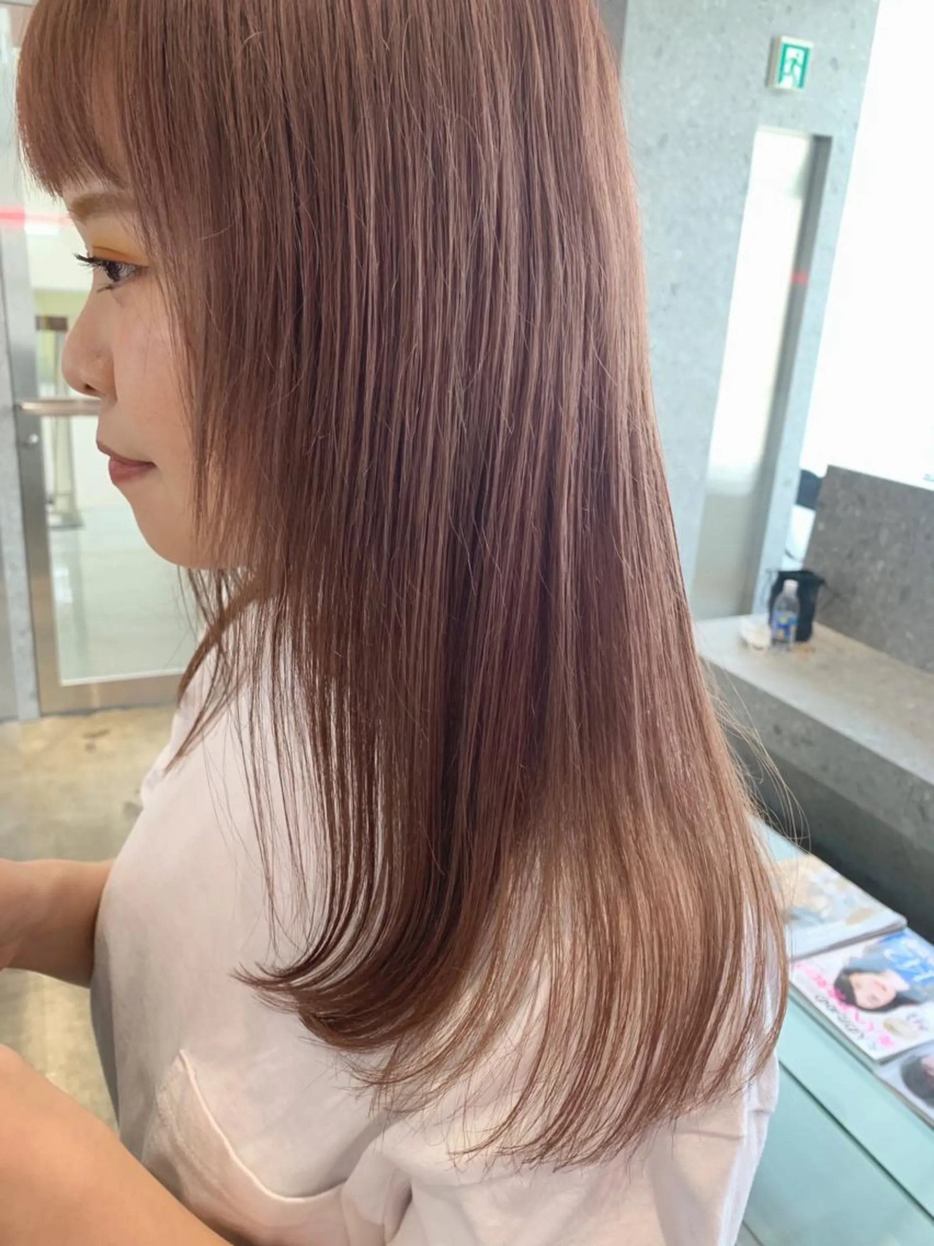 ロング カラー ベージュカラー ブリーチ ピンクカラー ピンクベージュ ヘアカラー トリートメント PHIDGE所属・山下 千明のヘアスタイル