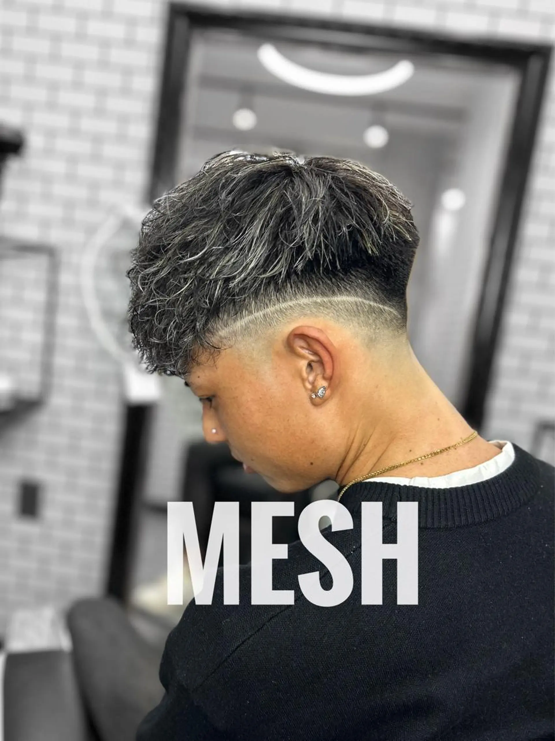 ショート カラー メンズ アップバング センターパート フェードカット メンズパーマ スキンフェード カット ヘアカラー TOP by threenine所属・🔥メンズ特化🔥 谷口力哉のヘアスタイル