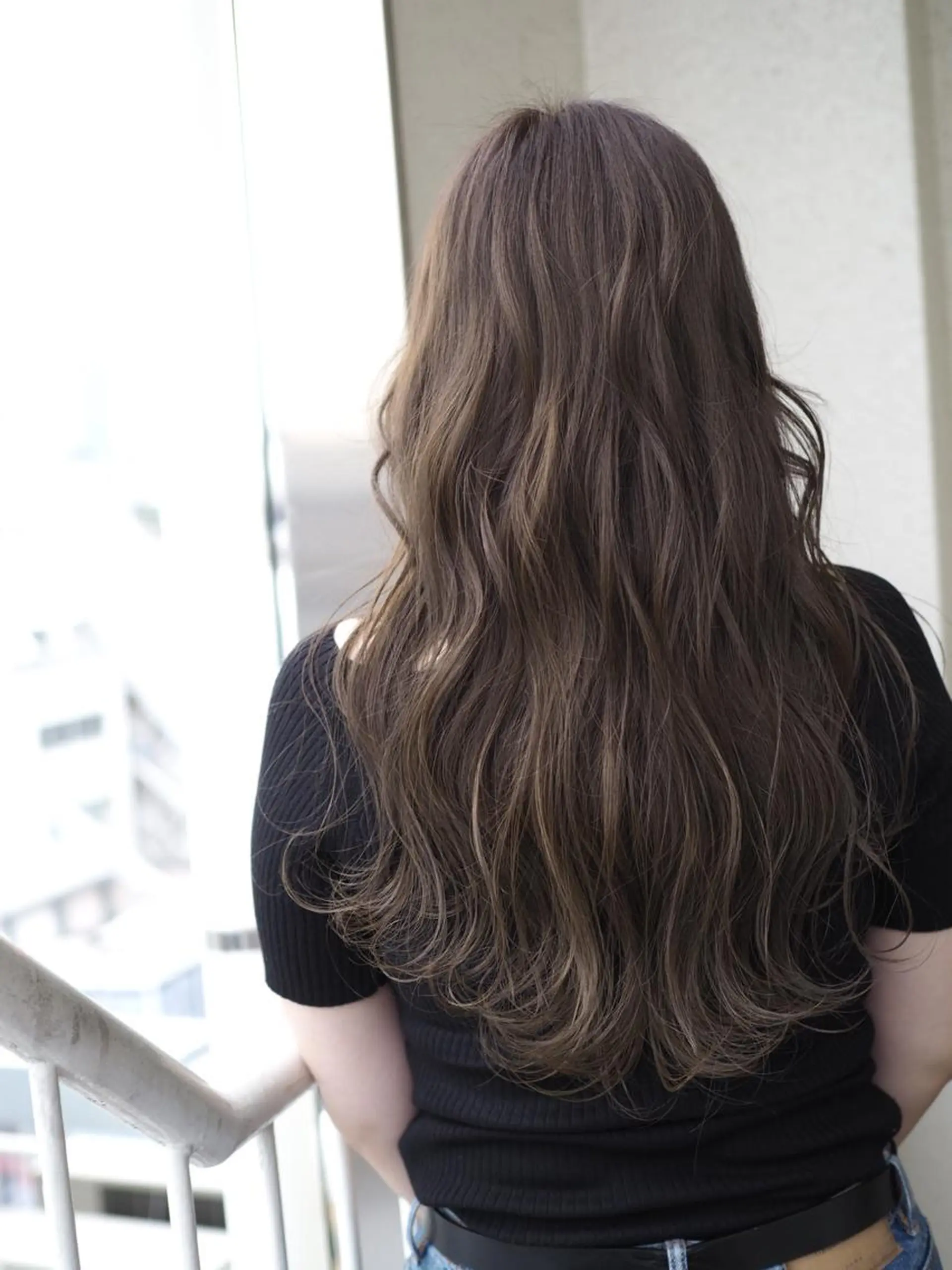 ロング カラー パーマ ヘアアレンジ ハイライトカラー ハイライト メンズハイトーン メンズバレイヤージュのヘアスタイル