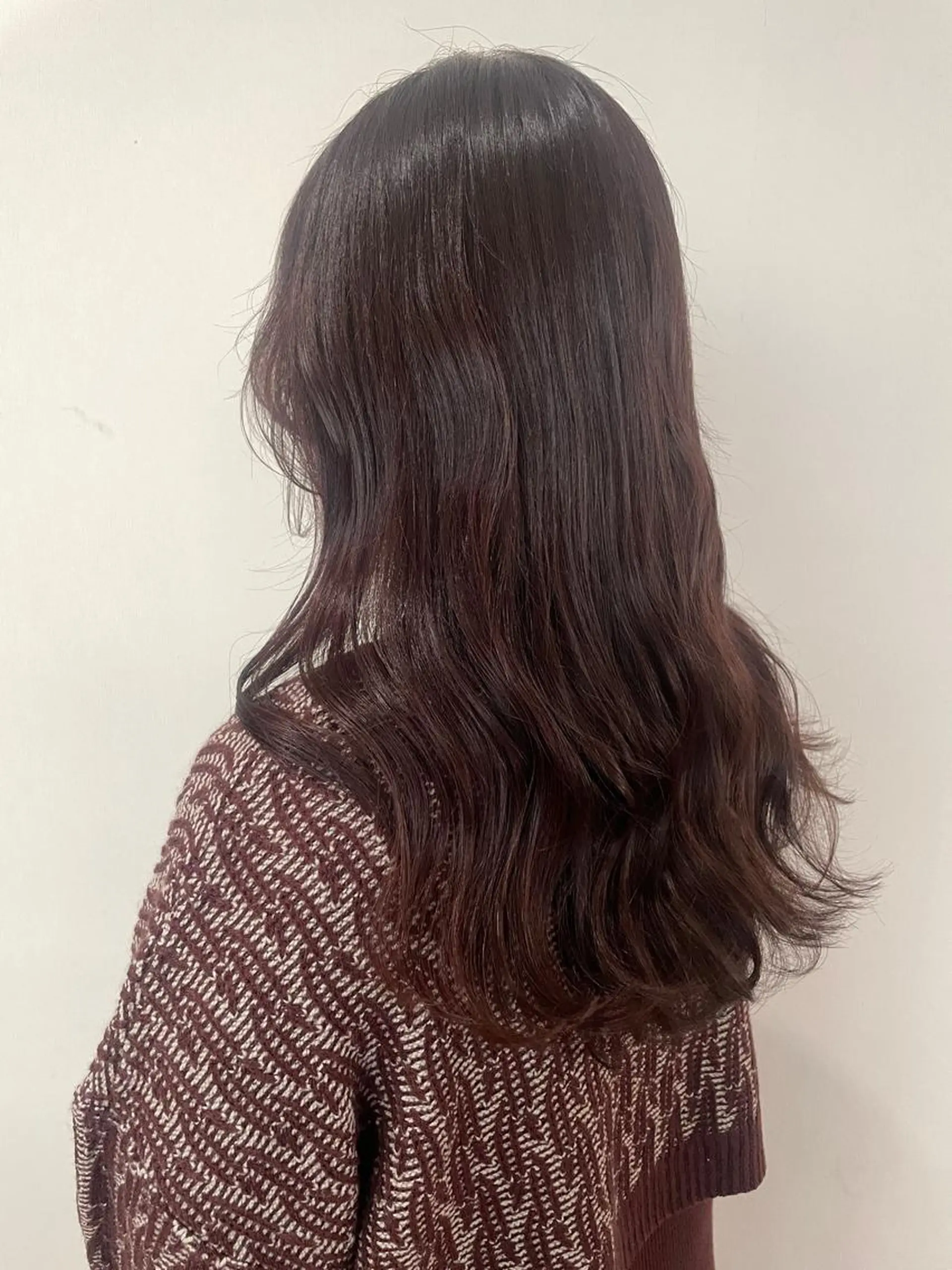 セミロング カラー 三浦 瑠璃のヘアスタイル