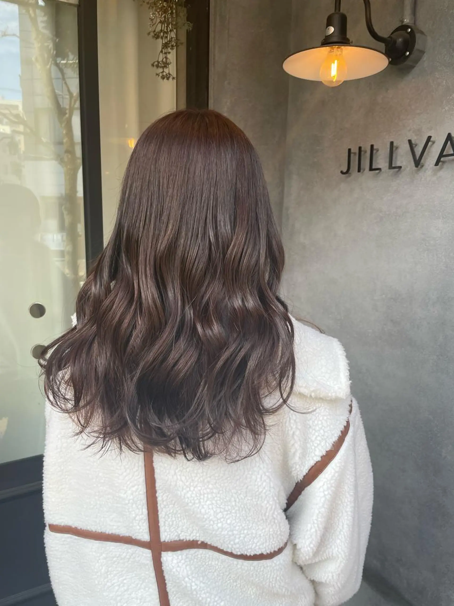 セミロング カラー N°　jillva 腰山 菜々美のヘアスタイル