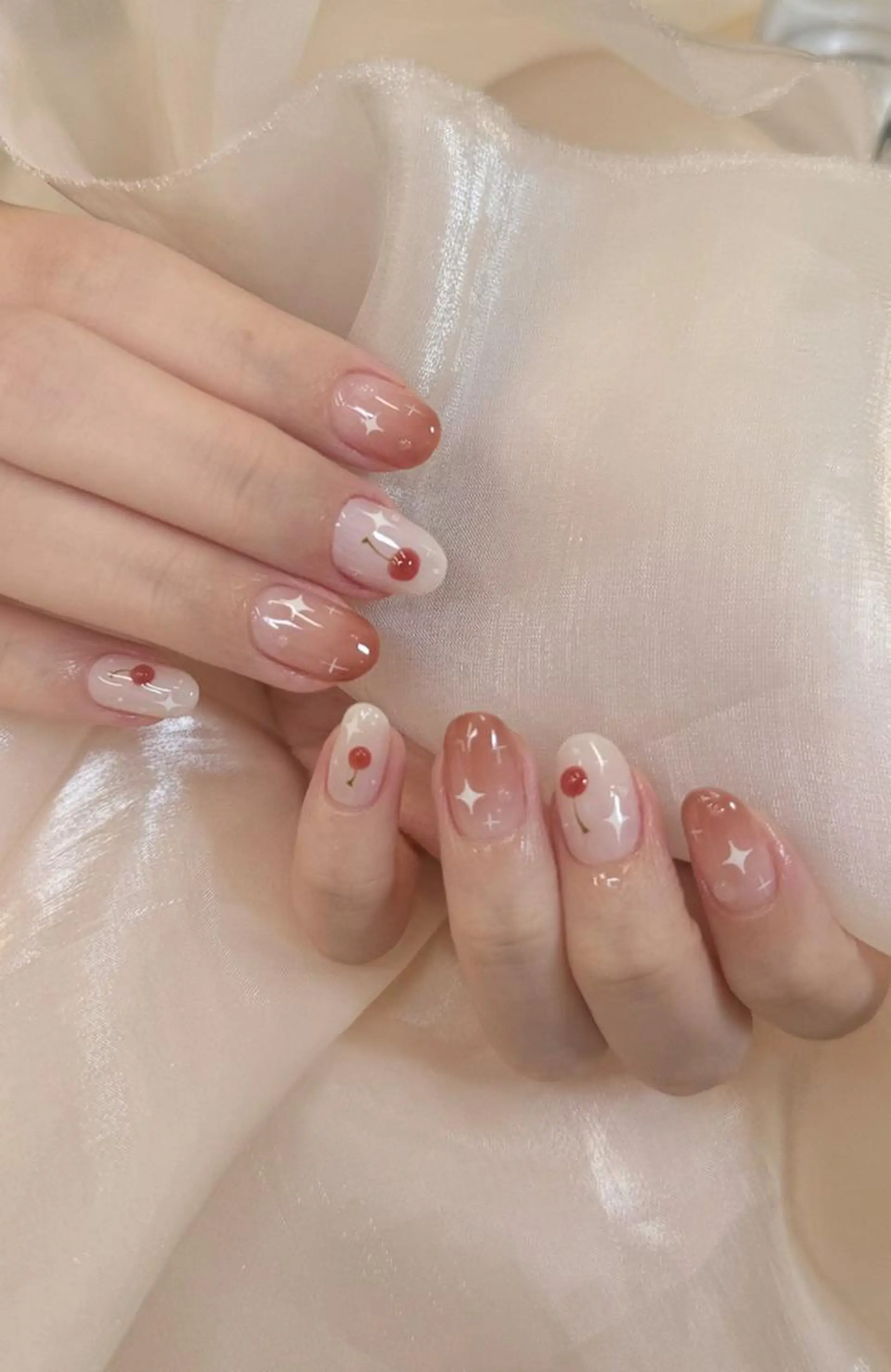 ネイル ハンドネイル RAFFINE 月🦋🩵のネイルデザイン