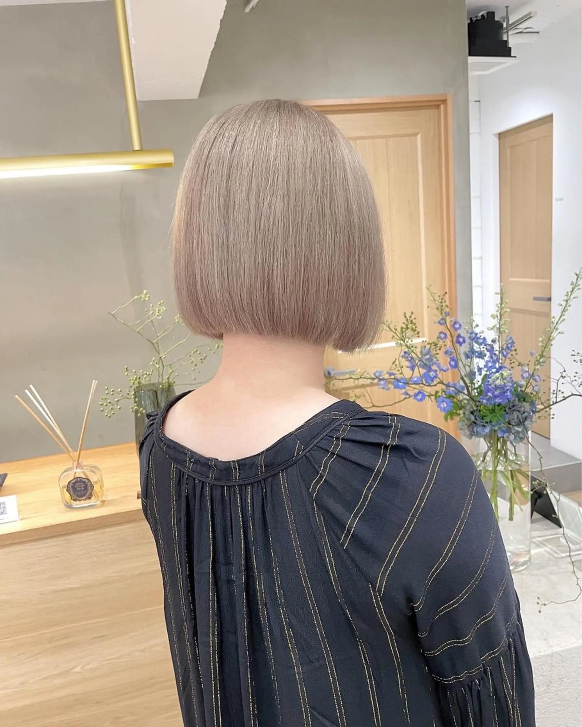 ミディアム カラー 切りっぱなしボブ ベージュカラー ブリーチ ケアブリーチ ダブルカラー ヘアカラー トリートメント ボブ/レイヤー 🌟梅田盛一🌟のヘアスタイル