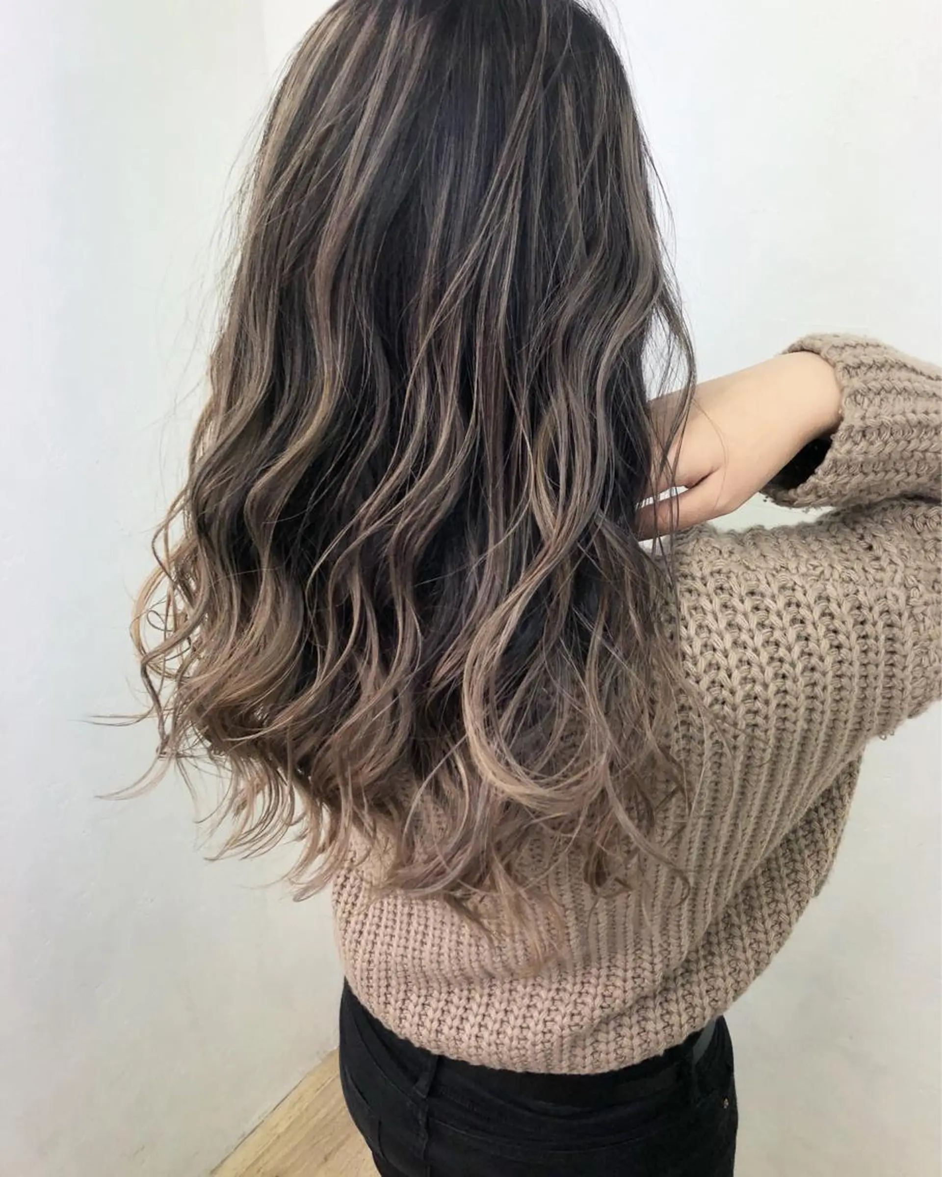 ロング カラー バレイヤージュ レイヤーカット ヘアカラー トリートメント ブリーチカラーレイヤ ーカット🦋annaのヘアスタイル