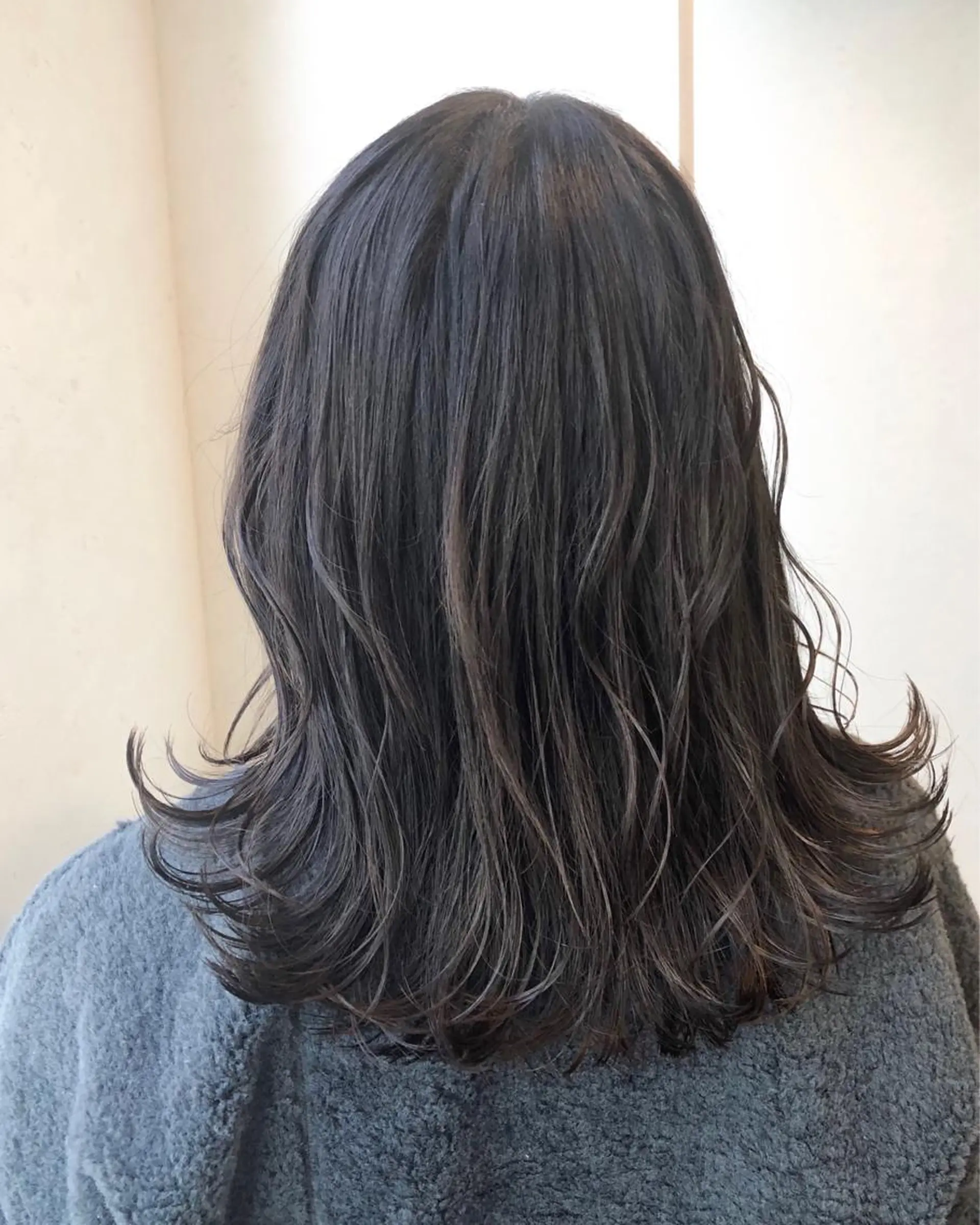 ミディアム カラー グレージュ TOWA 野村　コウダイのヘアスタイル