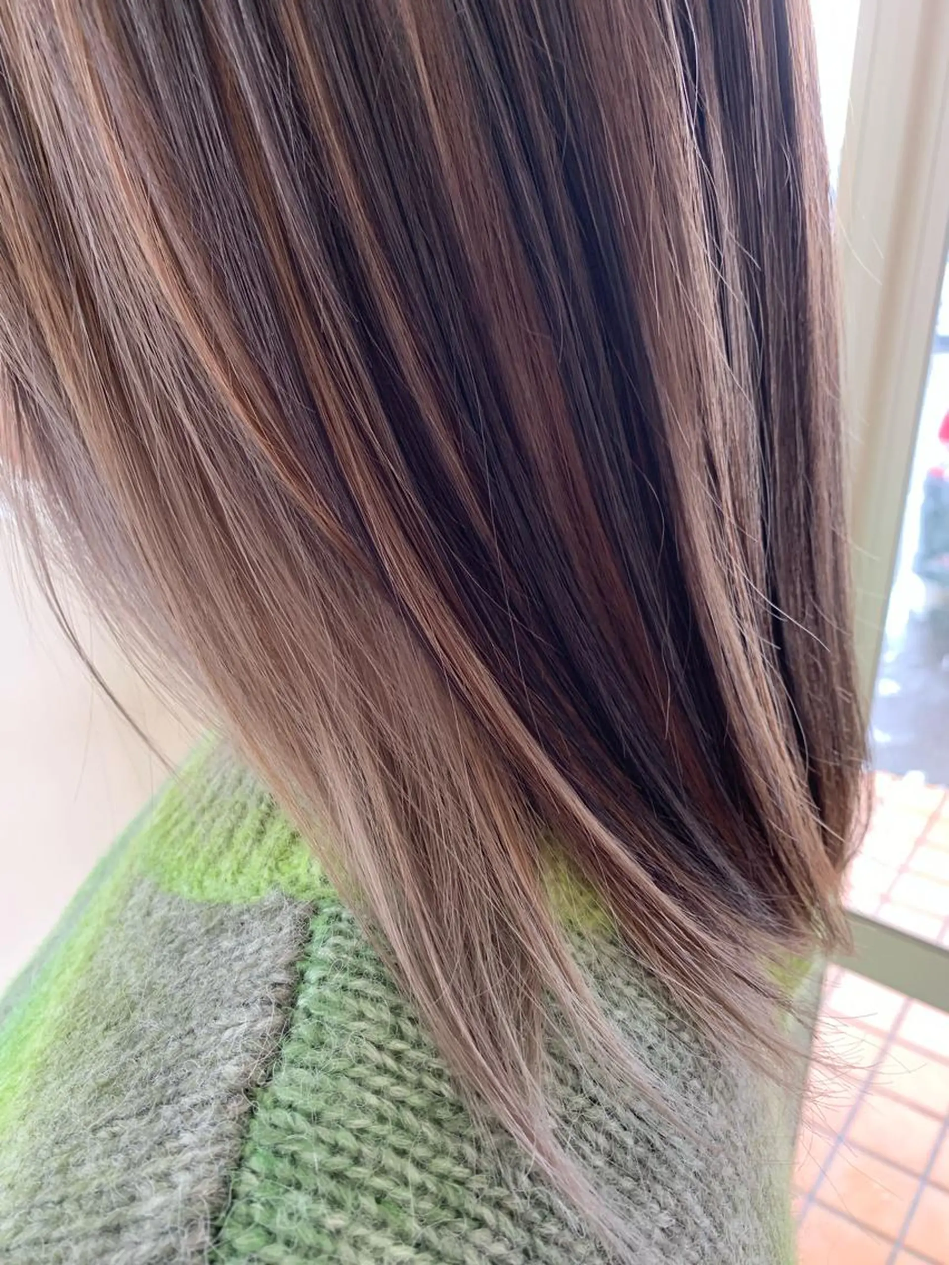 セミロング カラー 柴田 結衣のヘアスタイル