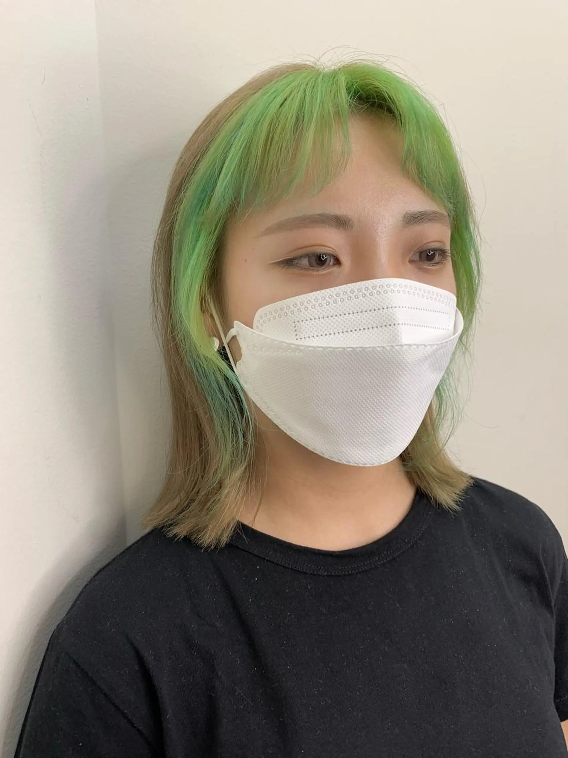 ミディアム カラー ミストバング  フェイスフレーミング ハイトーンカラー ミント ミントグリーン 桃果 momokaのヘアスタイル