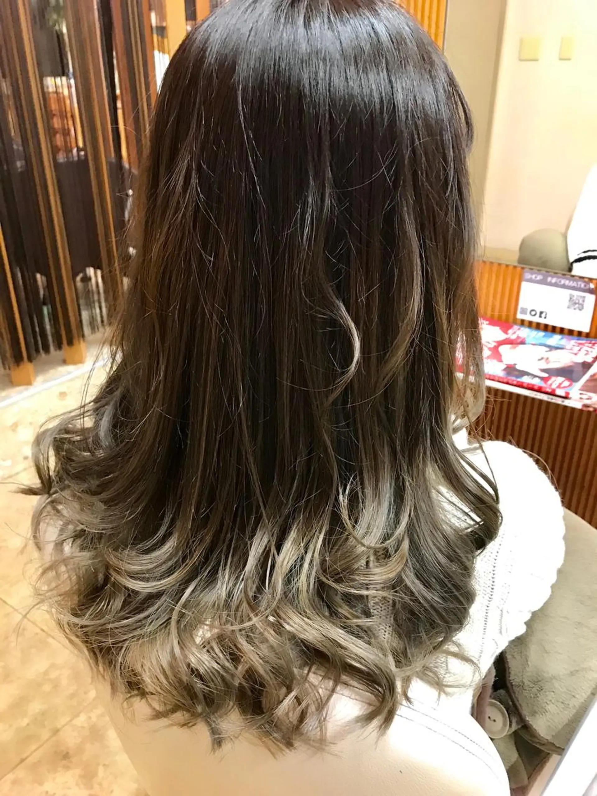 ロング カラー バレイヤージュ ベージュカラー ミルクティーベージュ レイヤーカット 脇田 雄大のヘアスタイル