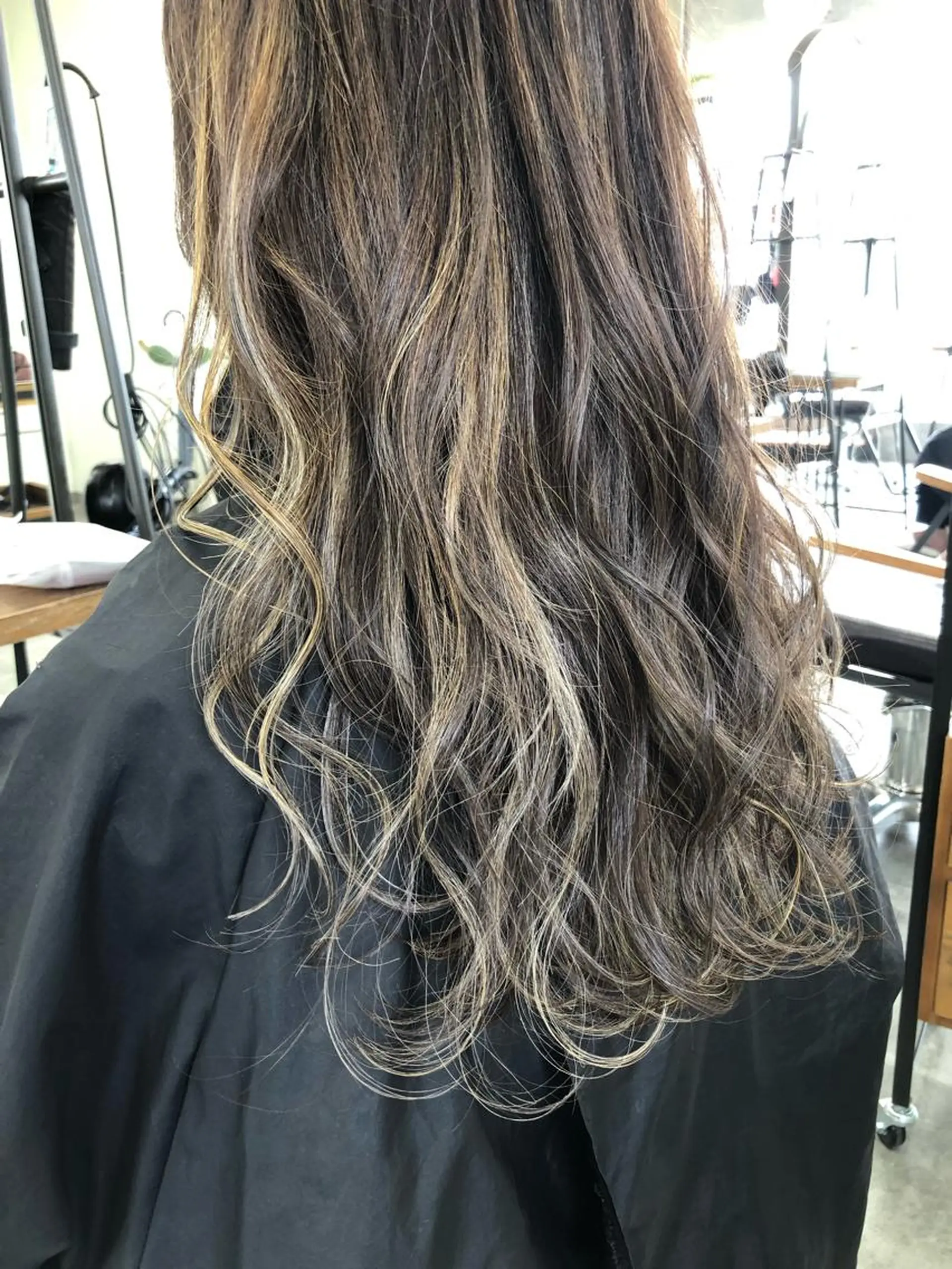 ロング ハイライト ヘアカラー トリートメント 小澤大輔 YOLO hairのヘアスタイル