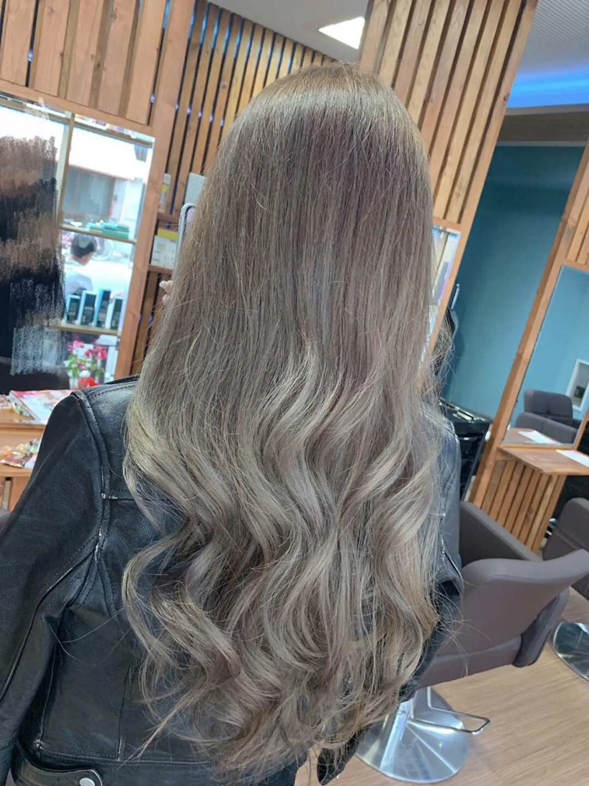 ロング カラー ヘアカラー トリートメント Mavie hair所属・髪質改善×潤艶カラー ⭐️岡田崇彰のヘアスタイル