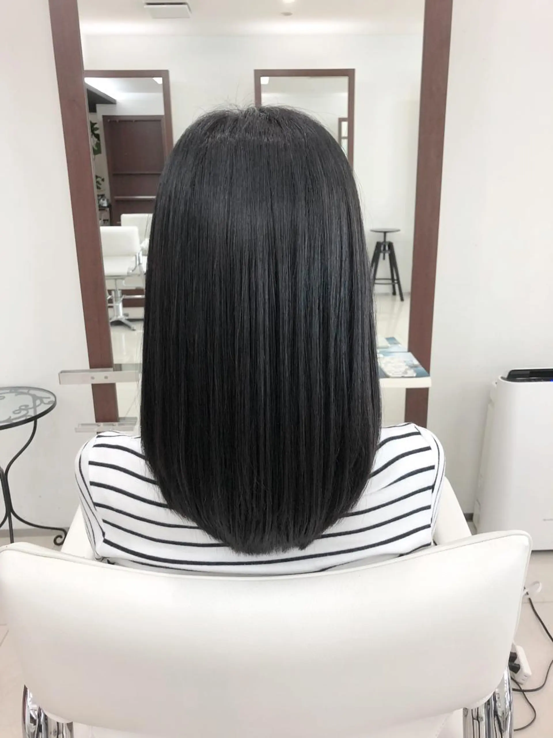 セミロング 小林 伊織のヘアスタイル