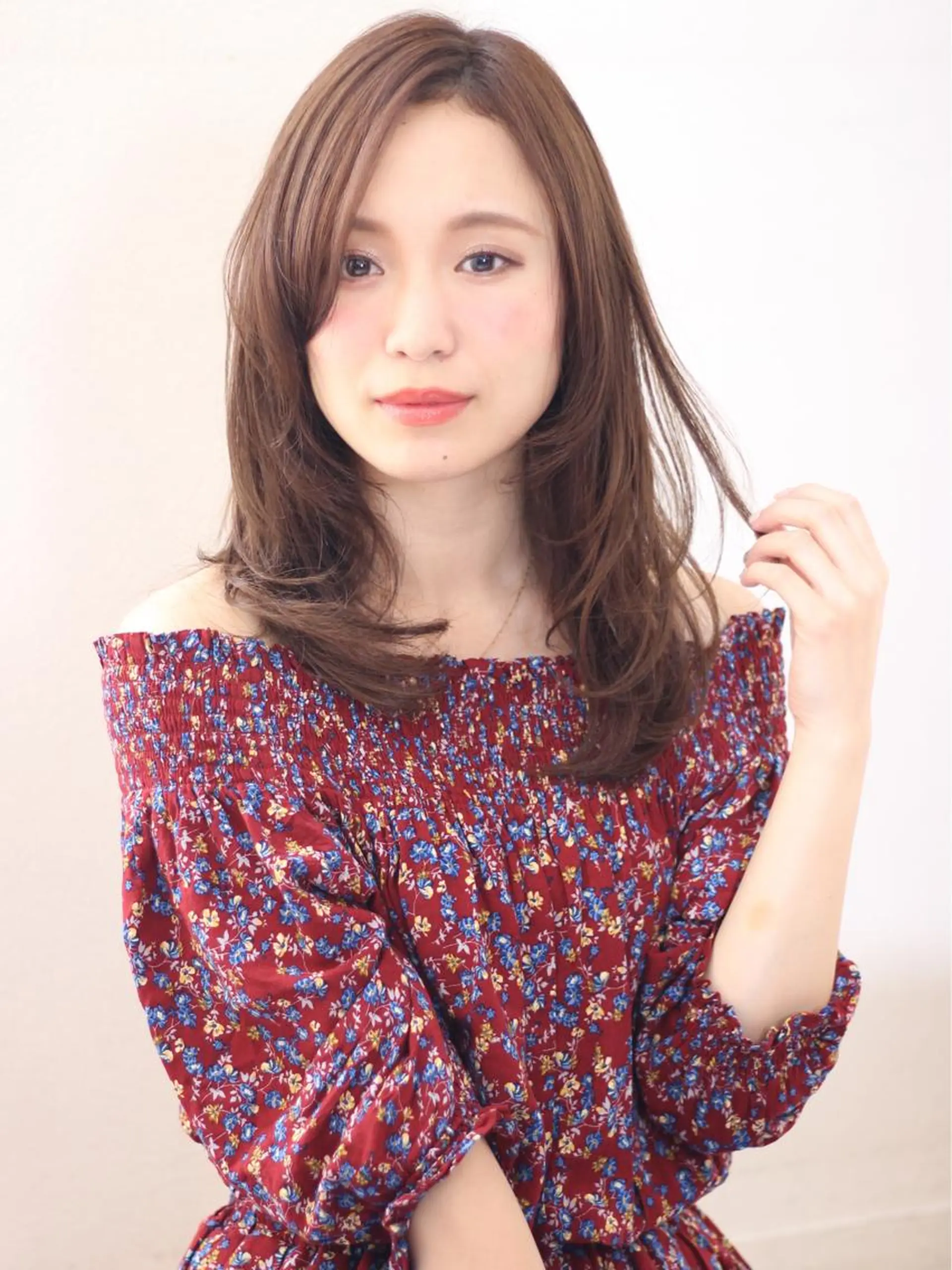 ミディアム セミロング 鎌倉 彩のヘアスタイル