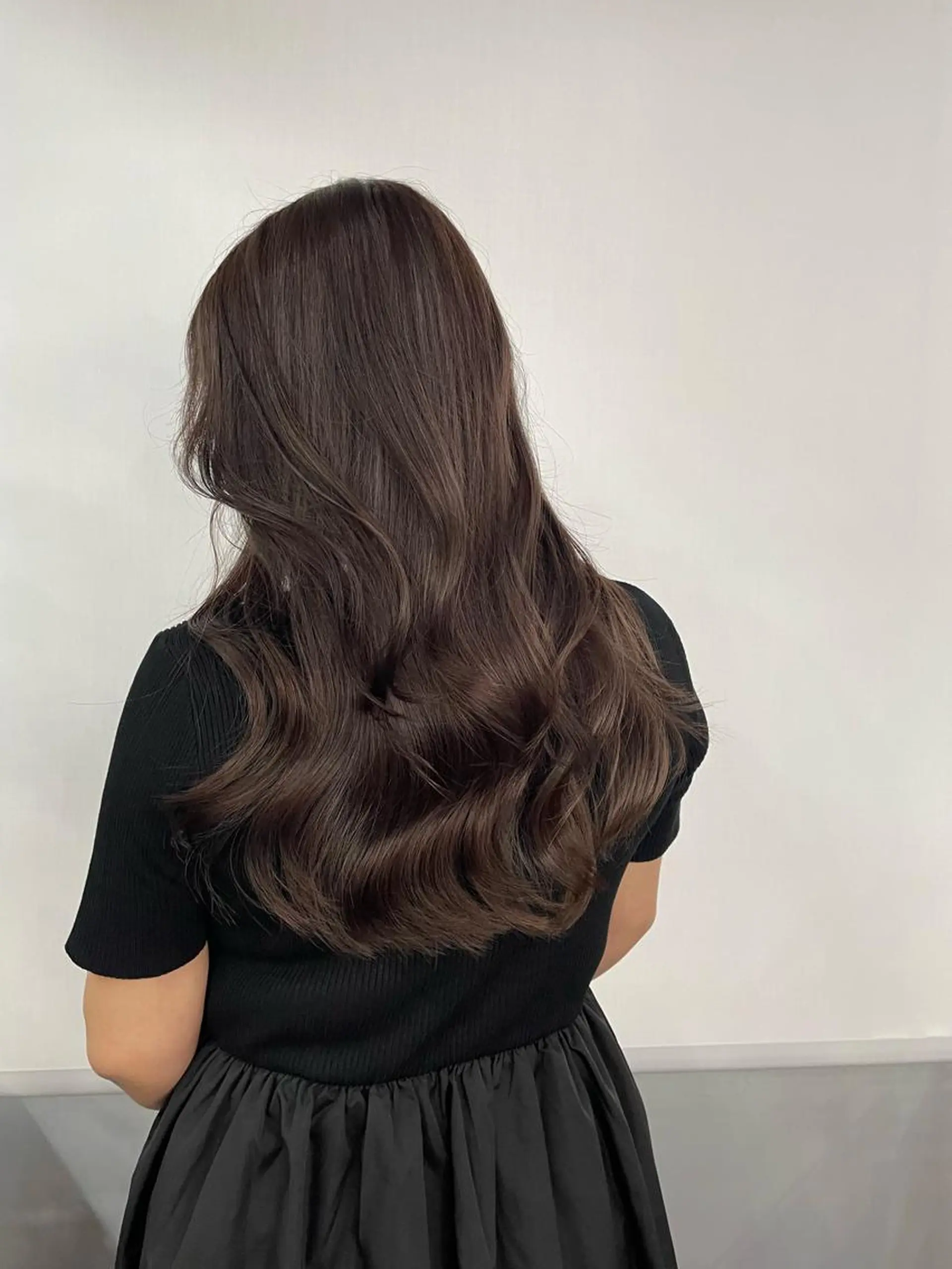 ミディアム カラー カット ヘアカラー トリートメント 西村あきや トレンド韓国ヘアのヘアスタイル