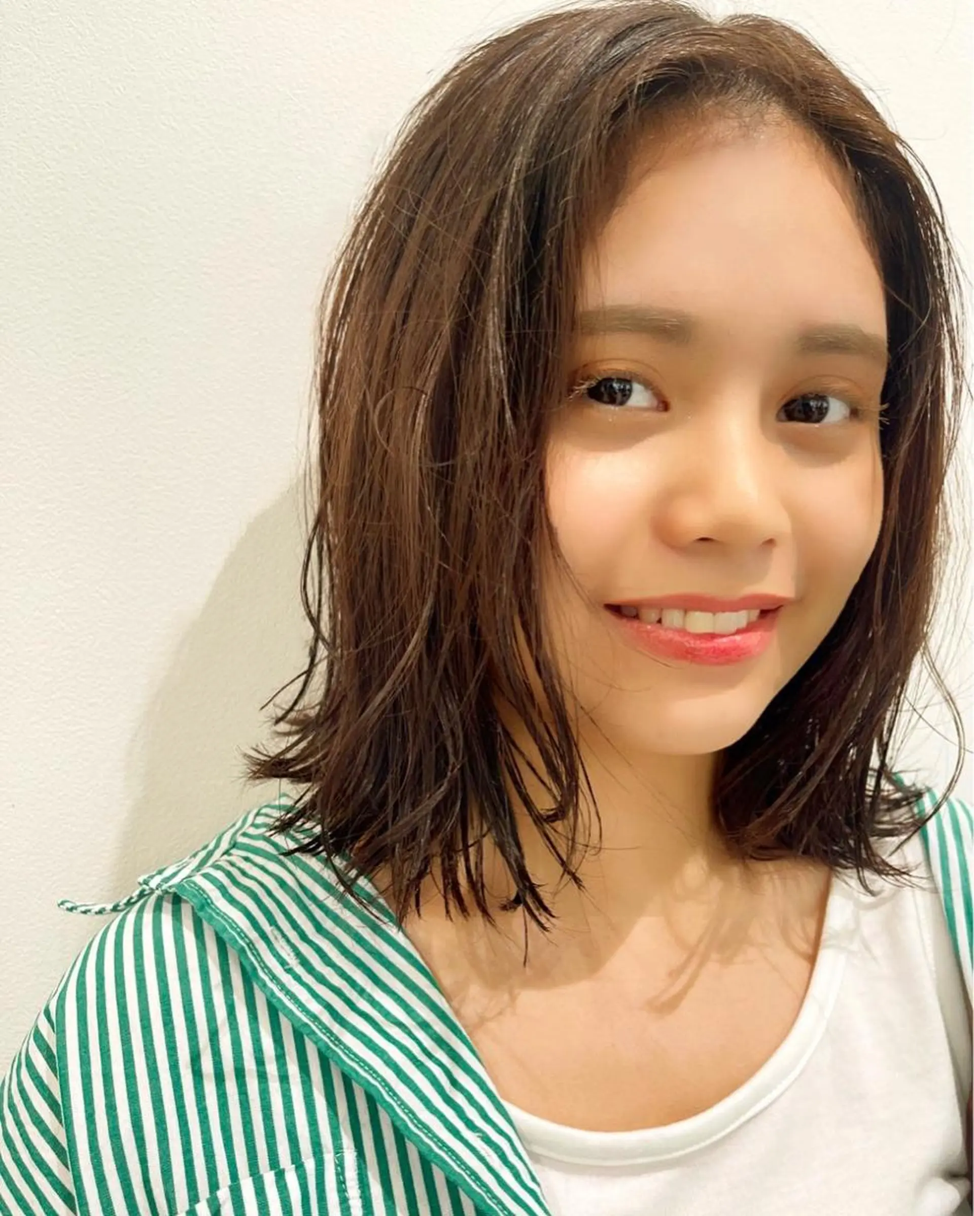 ミディアム 由比藤理子 ブリーチカラー🌈のヘアスタイル