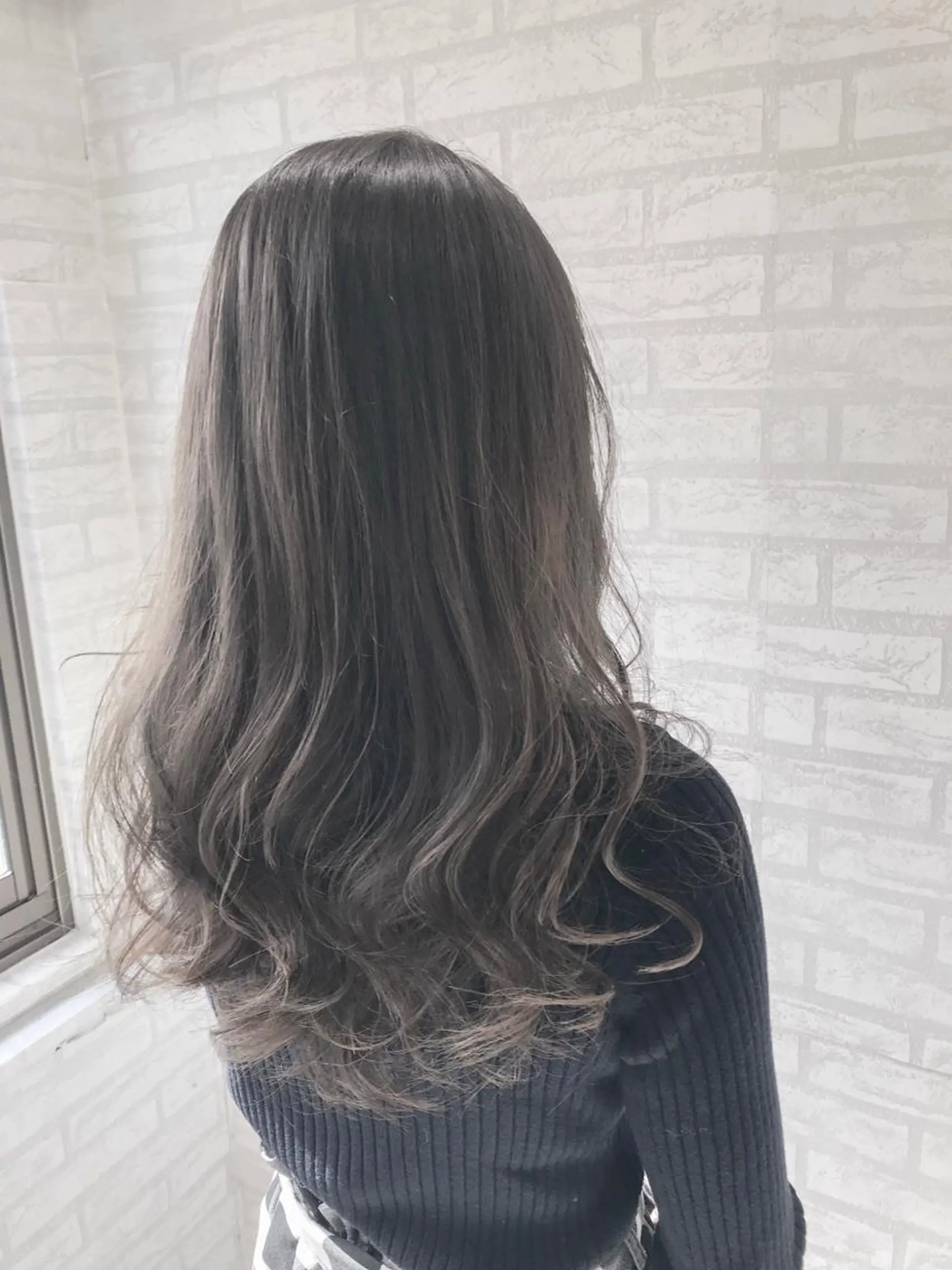 セミロング カラー ハイライトカラー シルバー ハイライト カット 縮毛矯正 🥇ブリーチ無し 透明感🥇佐藤のヘアスタイル