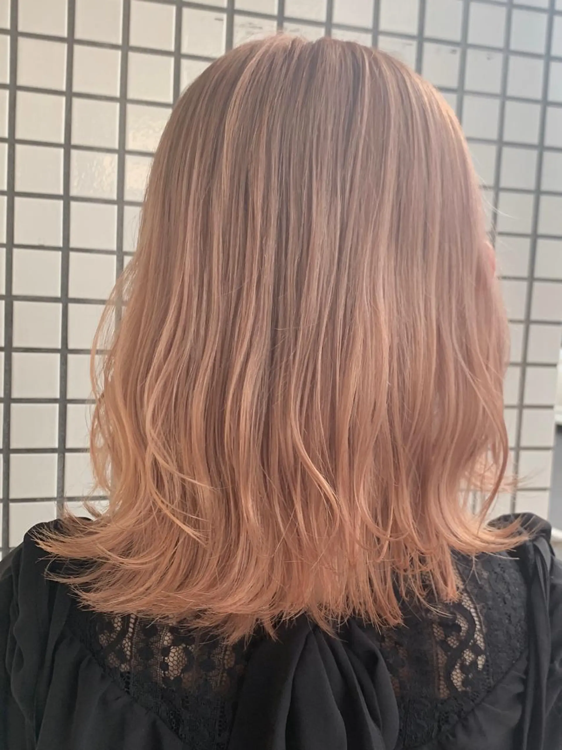 ミディアム カラー バレイヤージュ ブリーチ ケアブリーチ ダブルカラー イヤリングカラー カット ヘアカラー SALOWIN横浜suite店所属・🌷かわばた めい🌷のヘアスタイル