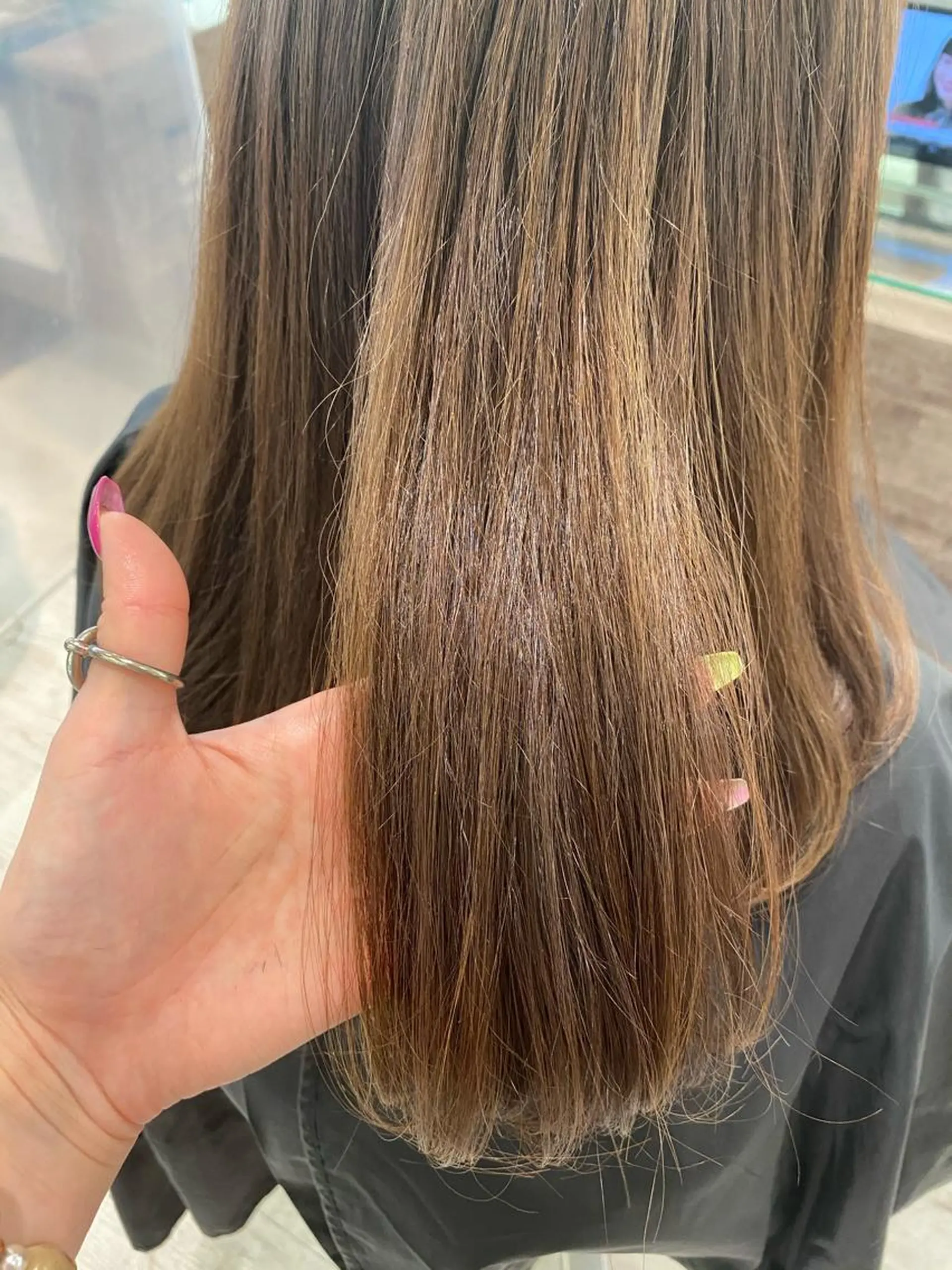 ロング カラー アッシュ ベージュカラー ブリーチ 透明感カラー ダブルカラー ベージュ/インナー カラー🤍Rieのヘアスタイル