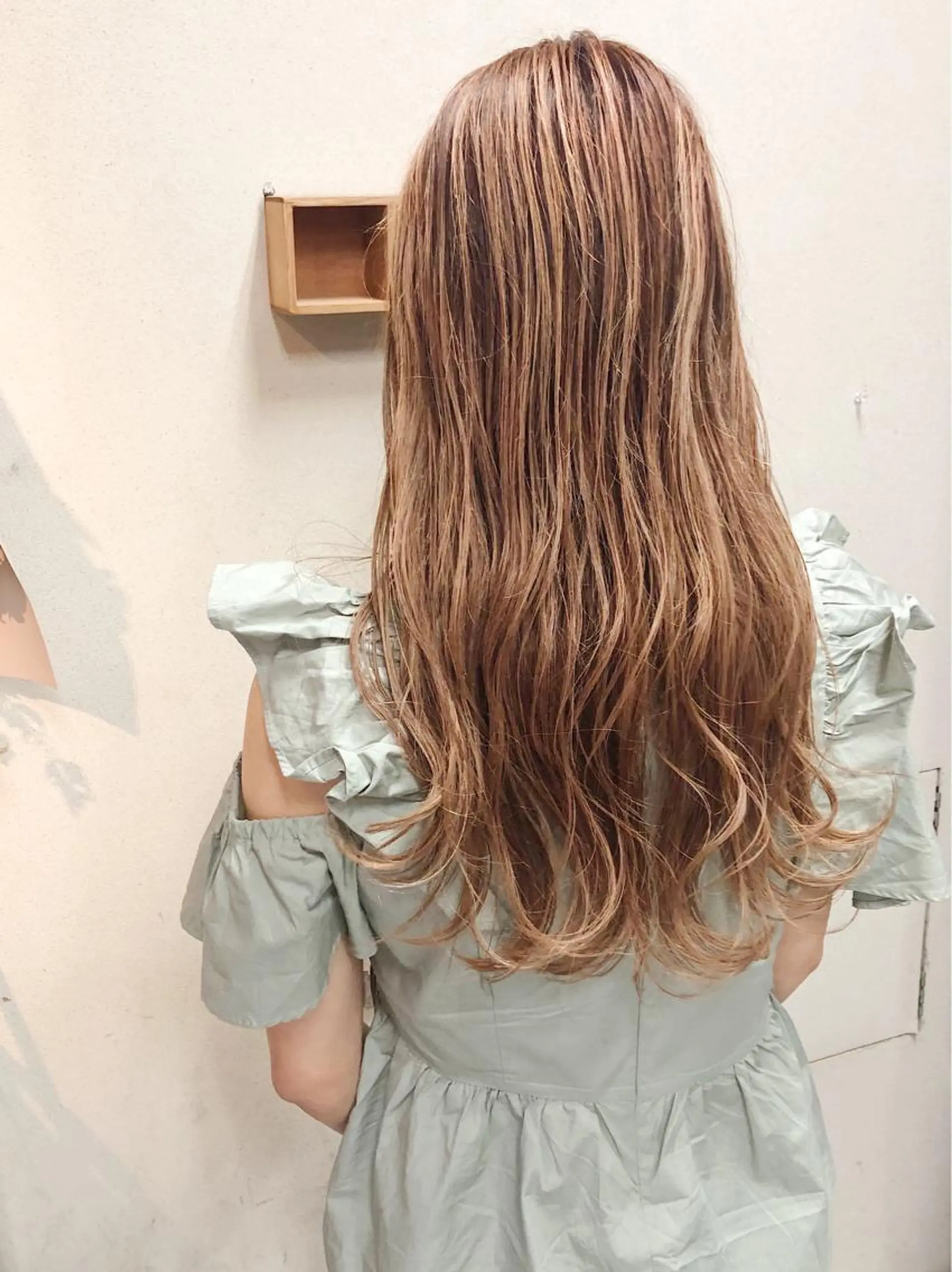 ロング カラー ベージュカラー ハイライトカラー ハイトーンカラー オレンジ オレンジベージュ ケアブリーチ /髪質 改善/古橋圭史郎のヘアスタイル