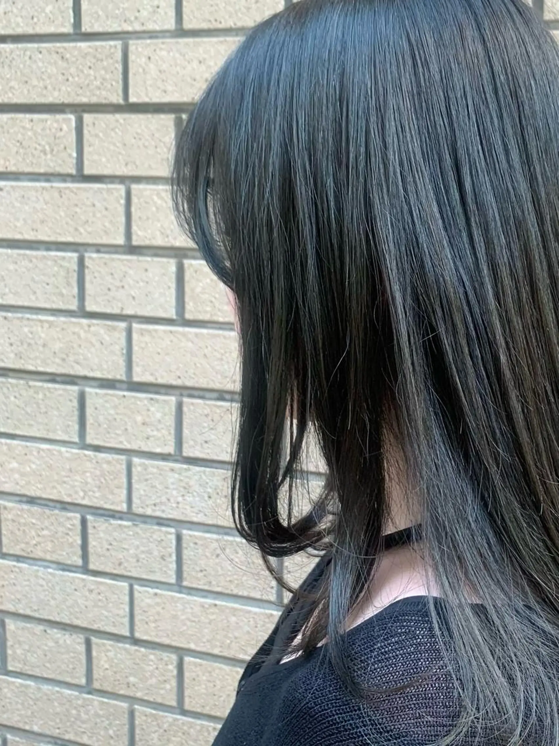 ミディアム 赤みオフの透明感職人 /ケア重視の美髪施術のヘアスタイル